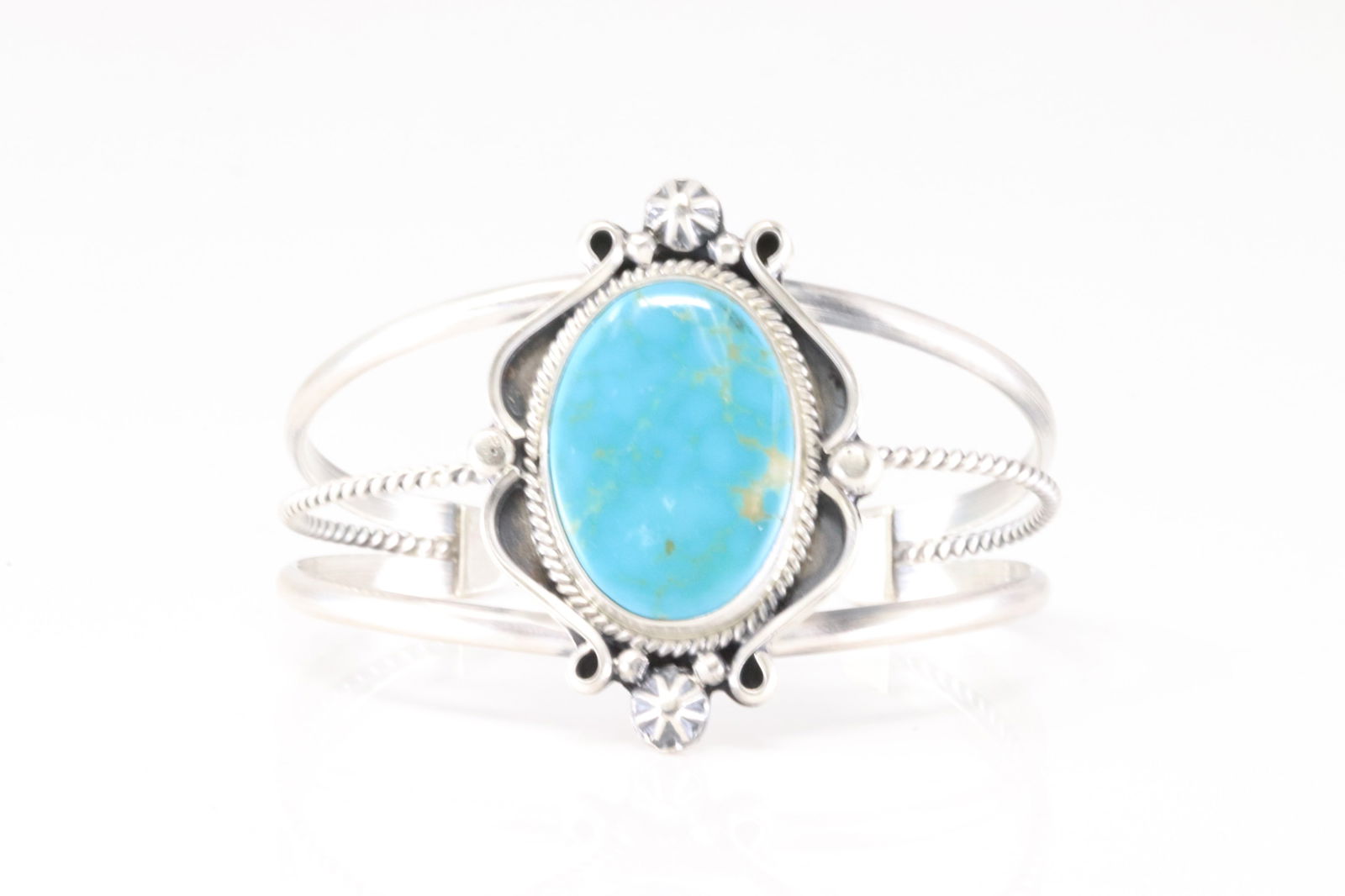 Native America Navajo Sterling Silver Kingman Turquoise Bracelet Cuff By Annie McCran.: This is a Native America Navajo Sterling Silver Kingman Turquoise Bracelet Cuff By Annie McCran. Stamp A.M. (Please Look Close At Photos)
