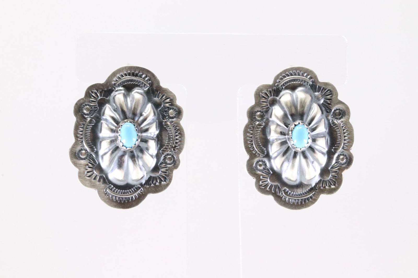 Native America Navajo Sterling Silver Kingman Turquoise Post Earring's By Lavina Benally.: This is a Native America Navajo Sterling Silver Kingman Turquoise Post Earring's By Lavina Benally.