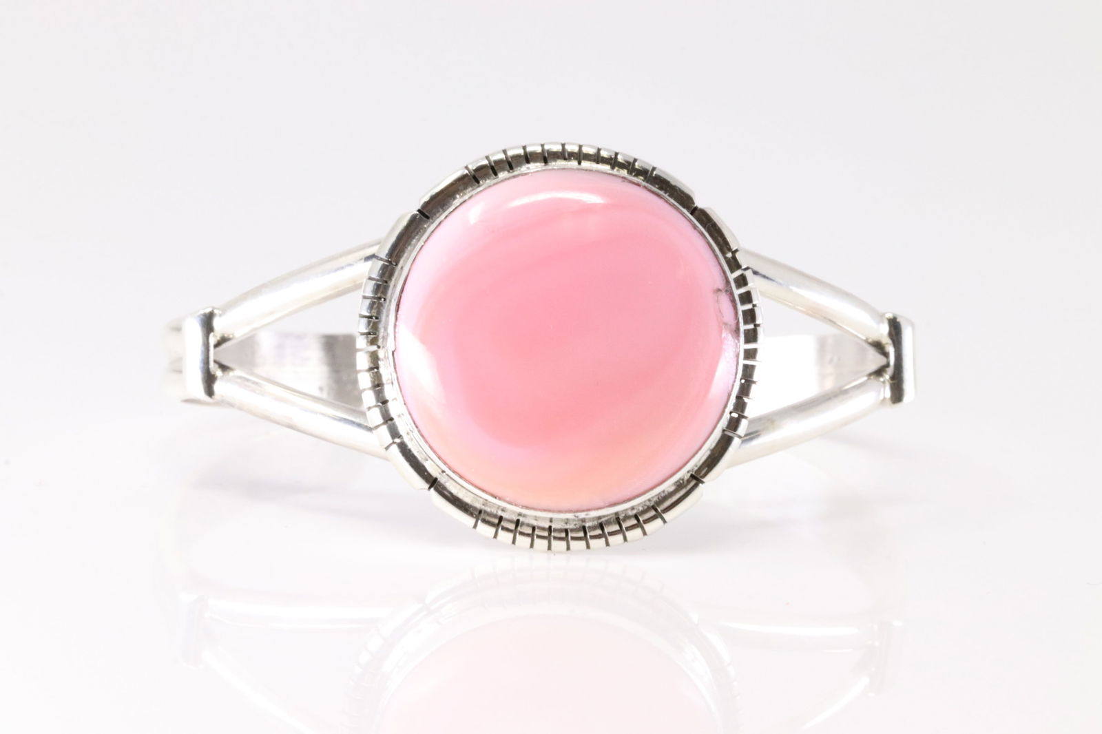 Native America Navajo Sterling Silver Pink Conch Bracelet Cuff By S.E.: This is a Native America Navajo Sterling Silver Pink Conch Bracelet Cuff By S.E. (Please Look Close At Photos)