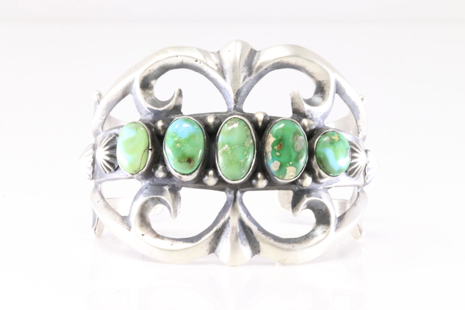 Native America Navajo Sterling Silver Sonora Gold Turquoise Bracelet Cuff By Chimney Buette.: This is a Native America Navajo Sterling Silver Sonora Gold Turquoise Bracelet Cuff By Chimney Buette. Total weight: 78.20 Grams.