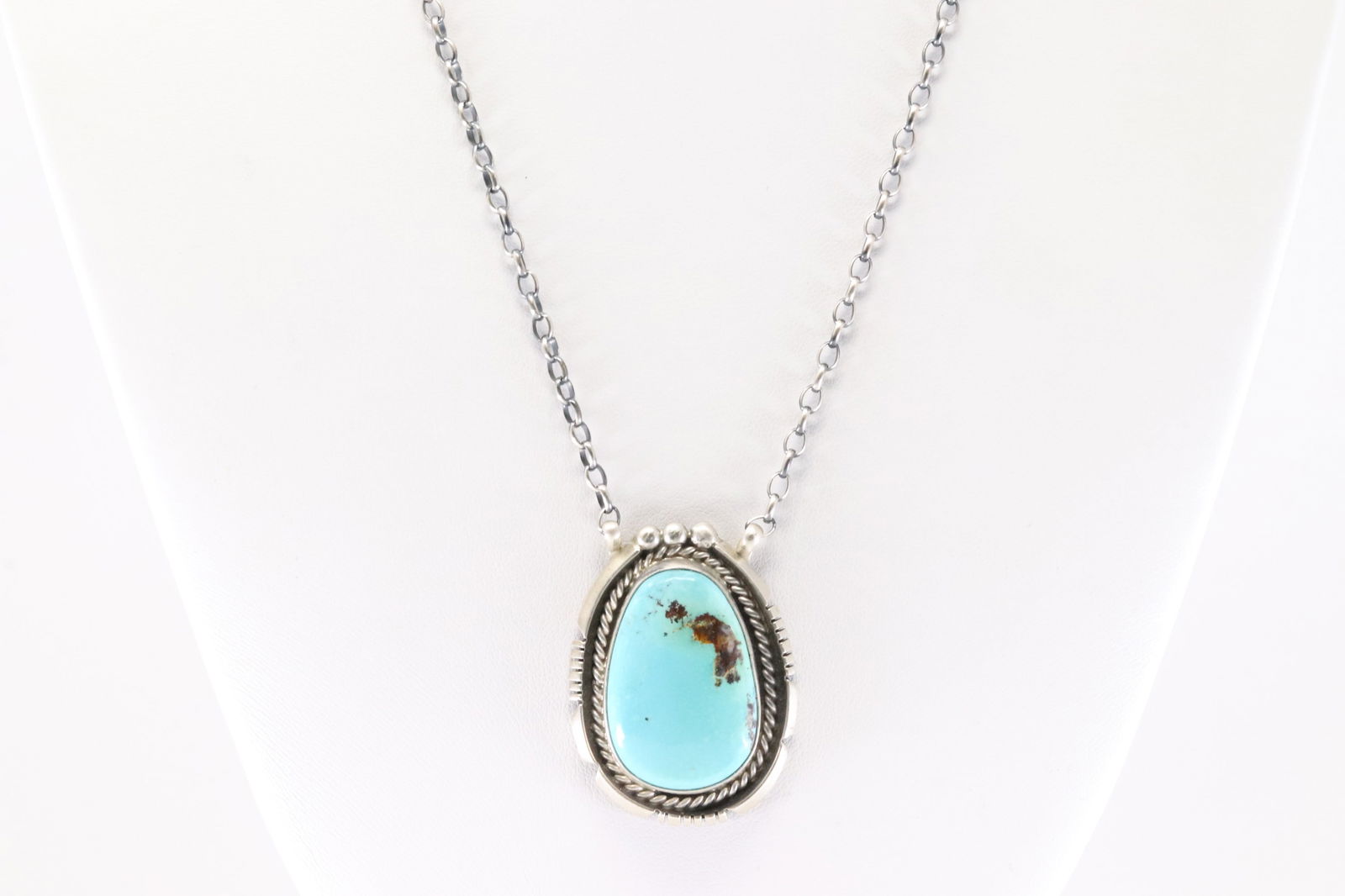 Native America Navajo Sterling Silver Kingman Turquoise Necklace By Brandon Etcitty.: This is a Native America Navajo Sterling Silver Kingman Turquoise Necklace By Brandon Etcitty. Stamp B.E. Necklace length: 18.00"