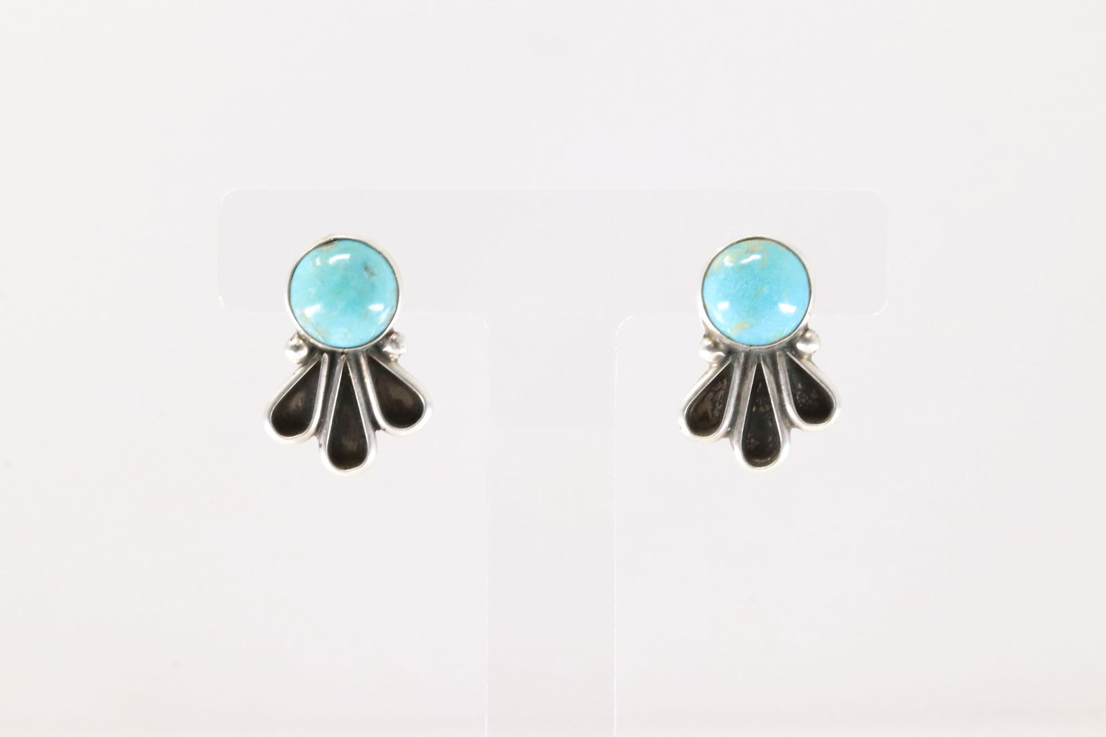 Native America Navajo Sterling Silver Kingman Turquoise Post Earring's By Geraldine James.: This is a Native America Navajo Sterling Silver Kingman Turquoise Post Earring's By Geraldine James.