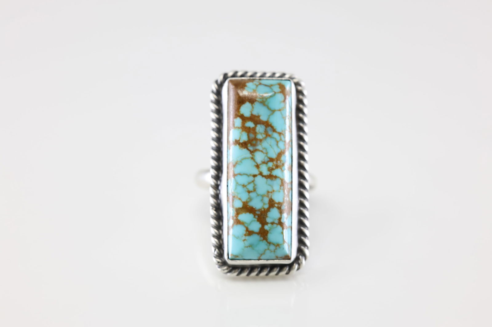 Native America Navajo Sterling Silver Kingman Turquoise Ring By Donovan Skeets.: This is a Native America Navajo Sterling Silver Kingman Turquoise Ring By Donovan Skeets. Ring size: 6.50.