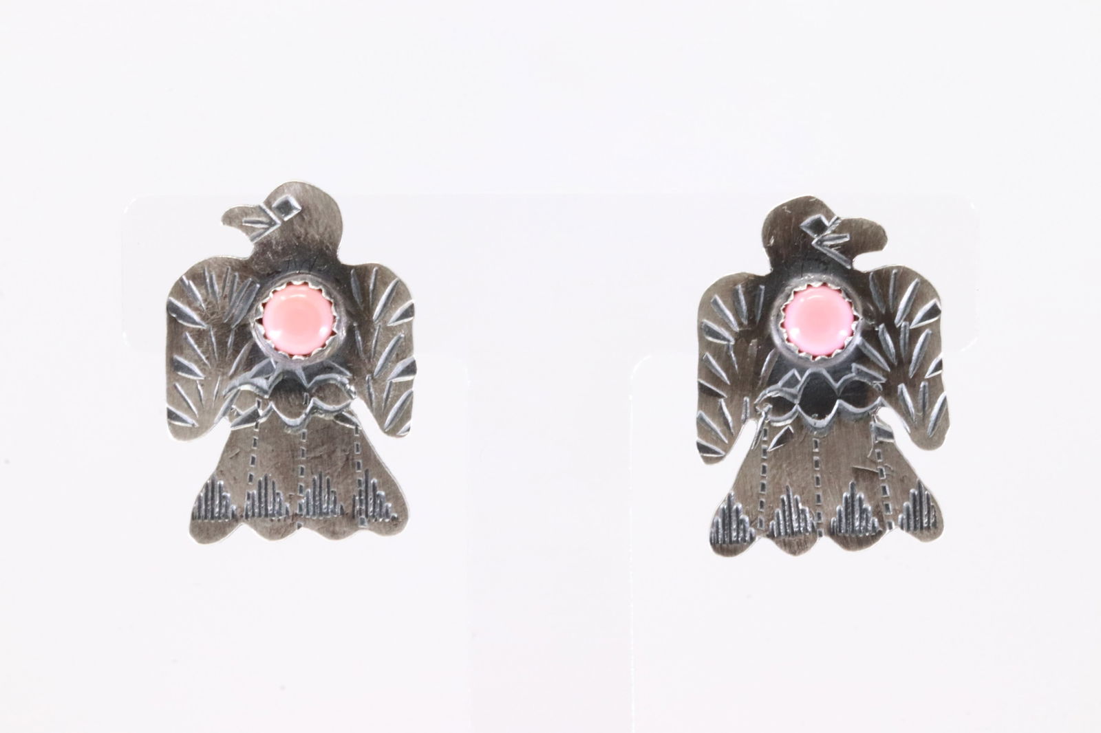 America Sterling Silver Pink Conch Shell Thunderbird Post Earring's.: This is a America Sterling Silver Pink Conch Shell Thunderbird Post Earring's.