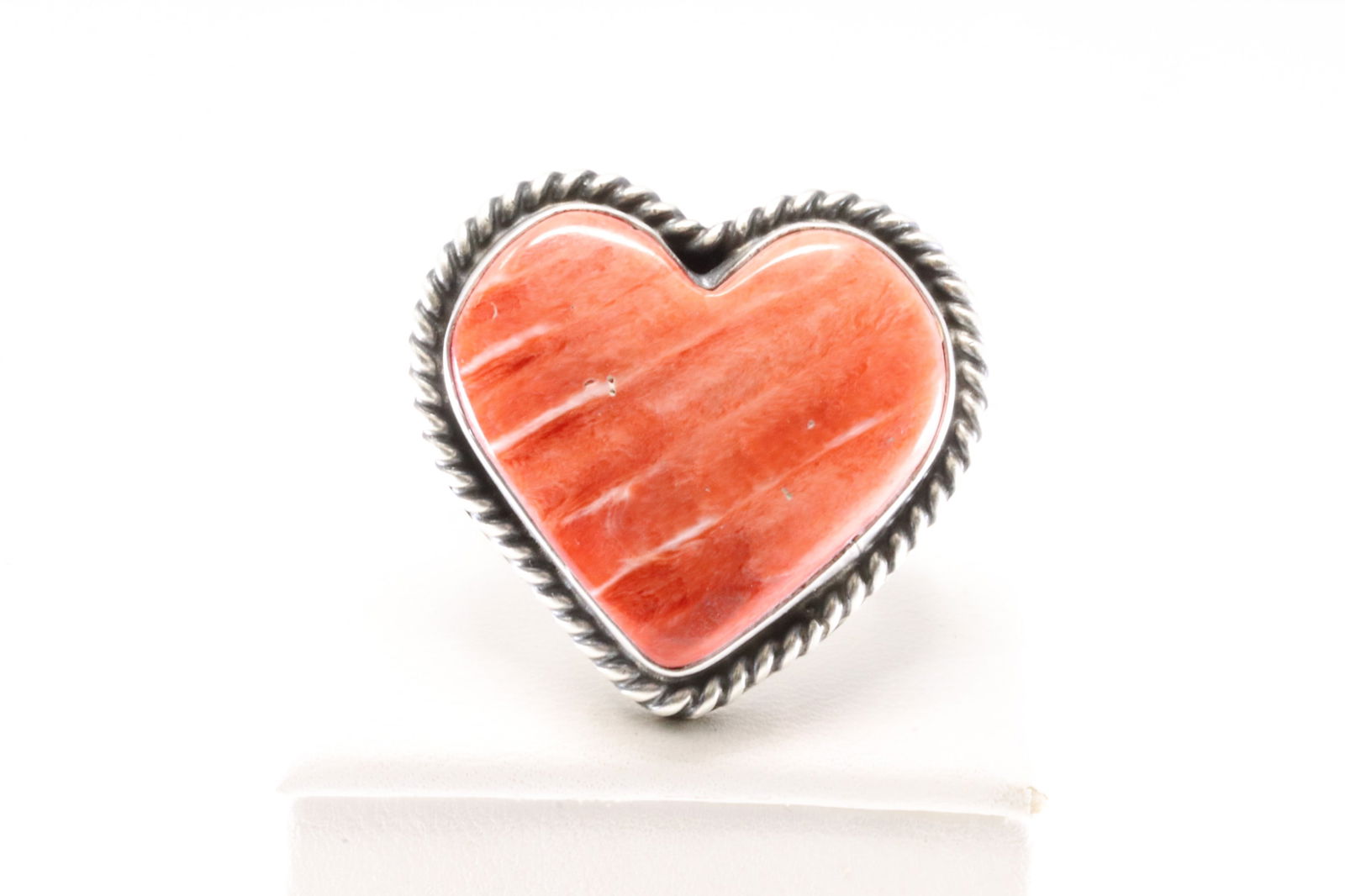 Native America Navajo Sterling Silver Spiny Oyster Heart Ring By Dixon.: This is a Native America Navajo Sterling Silver Spiny Oyster Heart Ring By Dixon. Ring size: 6.50.