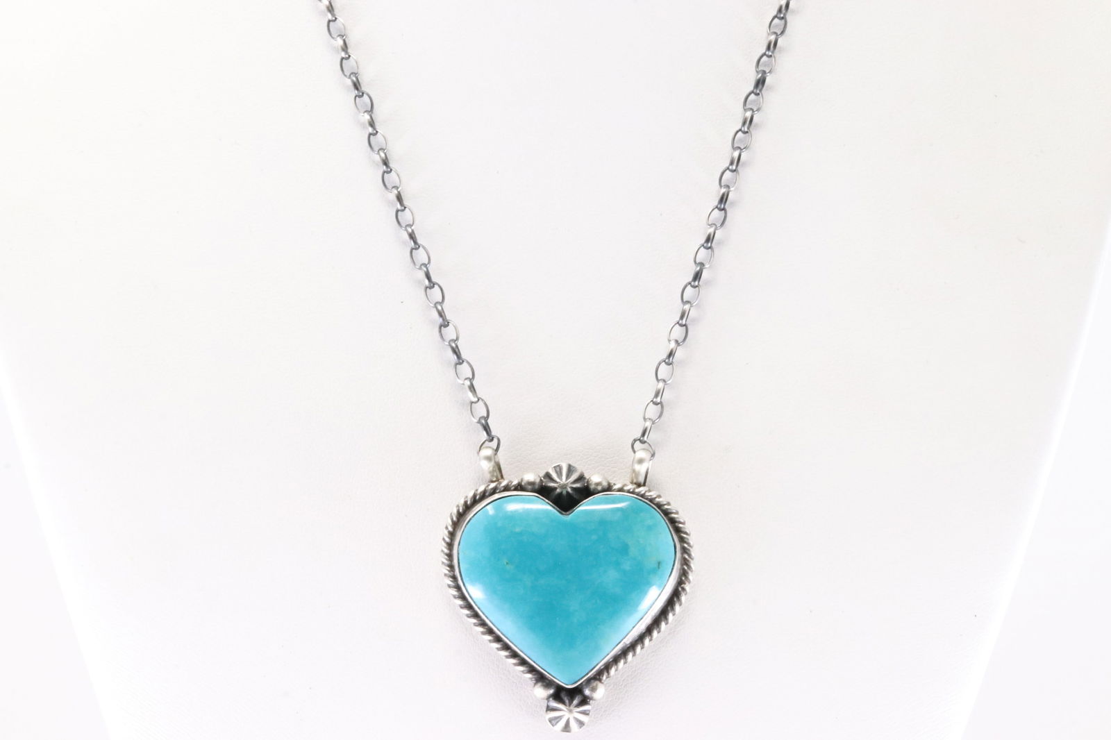 Native America Navajo Sterling Silver Kingman Turquoise Heart Neckalce By Johnny Dixon.: This is a Native America Navajo Sterling Silver Kingman Turquoise Heart Neckalce By Johnny Dixon. Neckalce length: 18.00"
