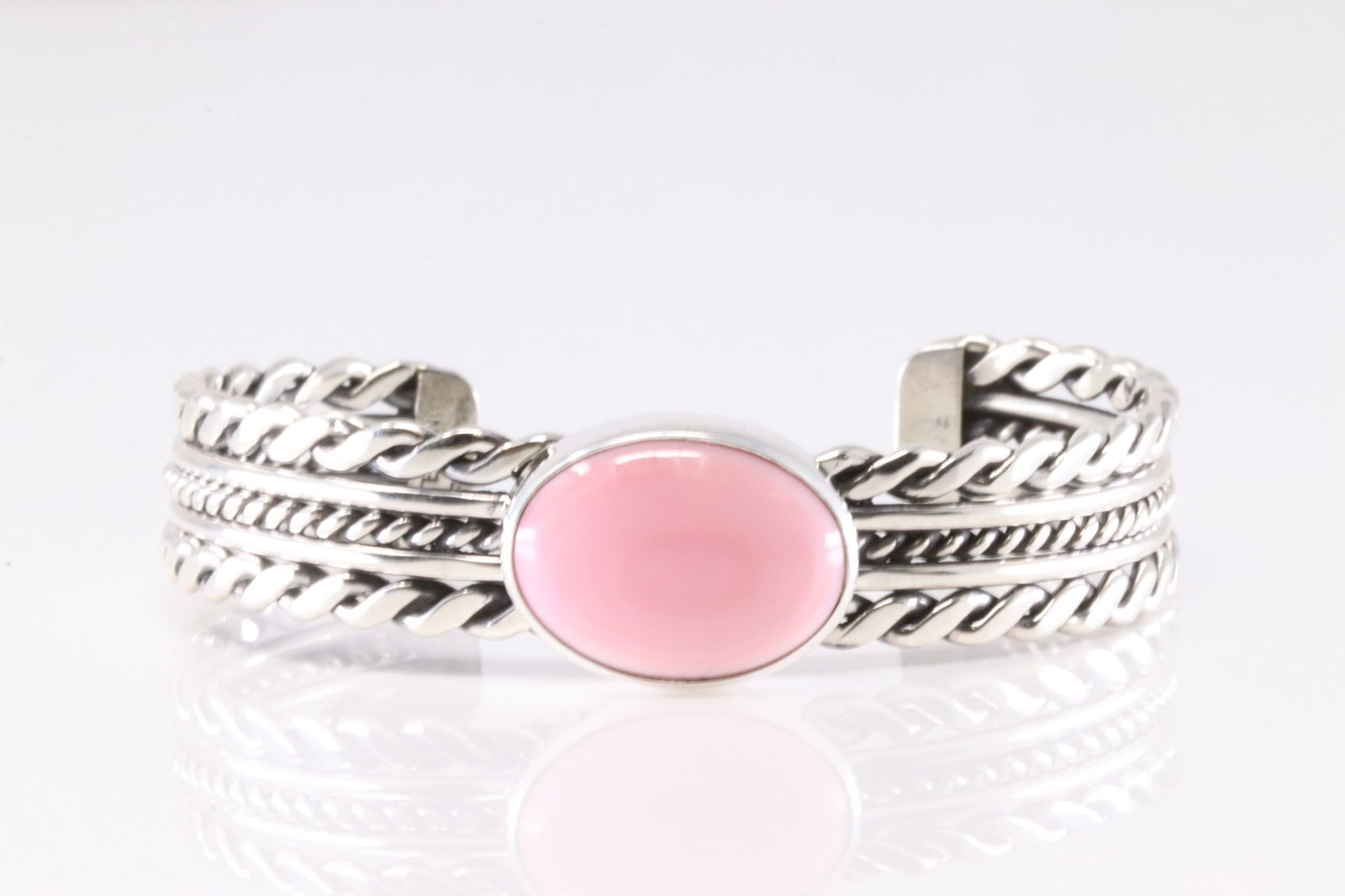 Native America Navajo Sterling Silver Pink Conch Shell Bracelet Cuff By Roy Tom.: This is a Native America Navajo Sterling Silver Pink Conch Shell Bracelet Cuff By Roy Tom. Stamp Roy T.