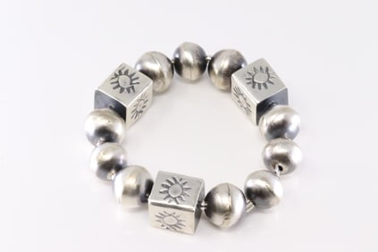 America Navajo Sterling Silver Stretch Pearl Beaded Bracelet.