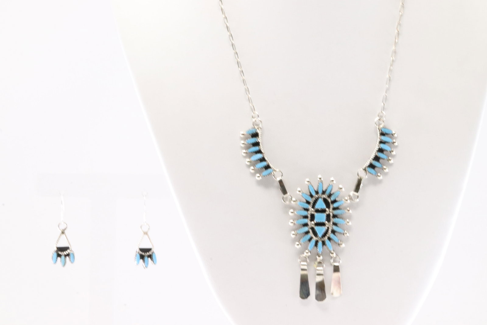 Native America Zuni Sterling Silver Kingman Turquoise Necklace & Earring's Set By Evonne Hustito.: This is a Native America Zuni Sterling Silver Kingman Turquoise Necklace & Earring's Set By Evonne Hustito. Necklace length: 18.00"