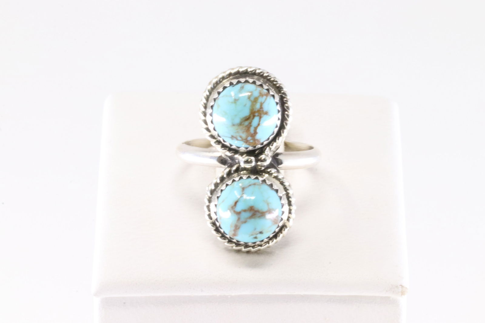 America Navajo Sterling Silver Turquoise Ring.: This is a America Navajo Sterling Silver Ring. Ring size: 5.50.