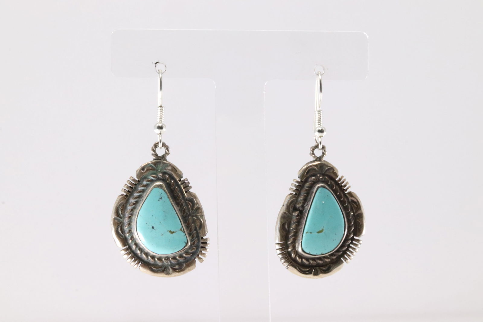 Native America Navajo Sterling Silver Kingman Turquoise Dangling Earring's By Jason Bahe.: This is a Native America Navajo Sterling Silver Kingman Turquoise Dangling Earring's By Jason Bahe.
