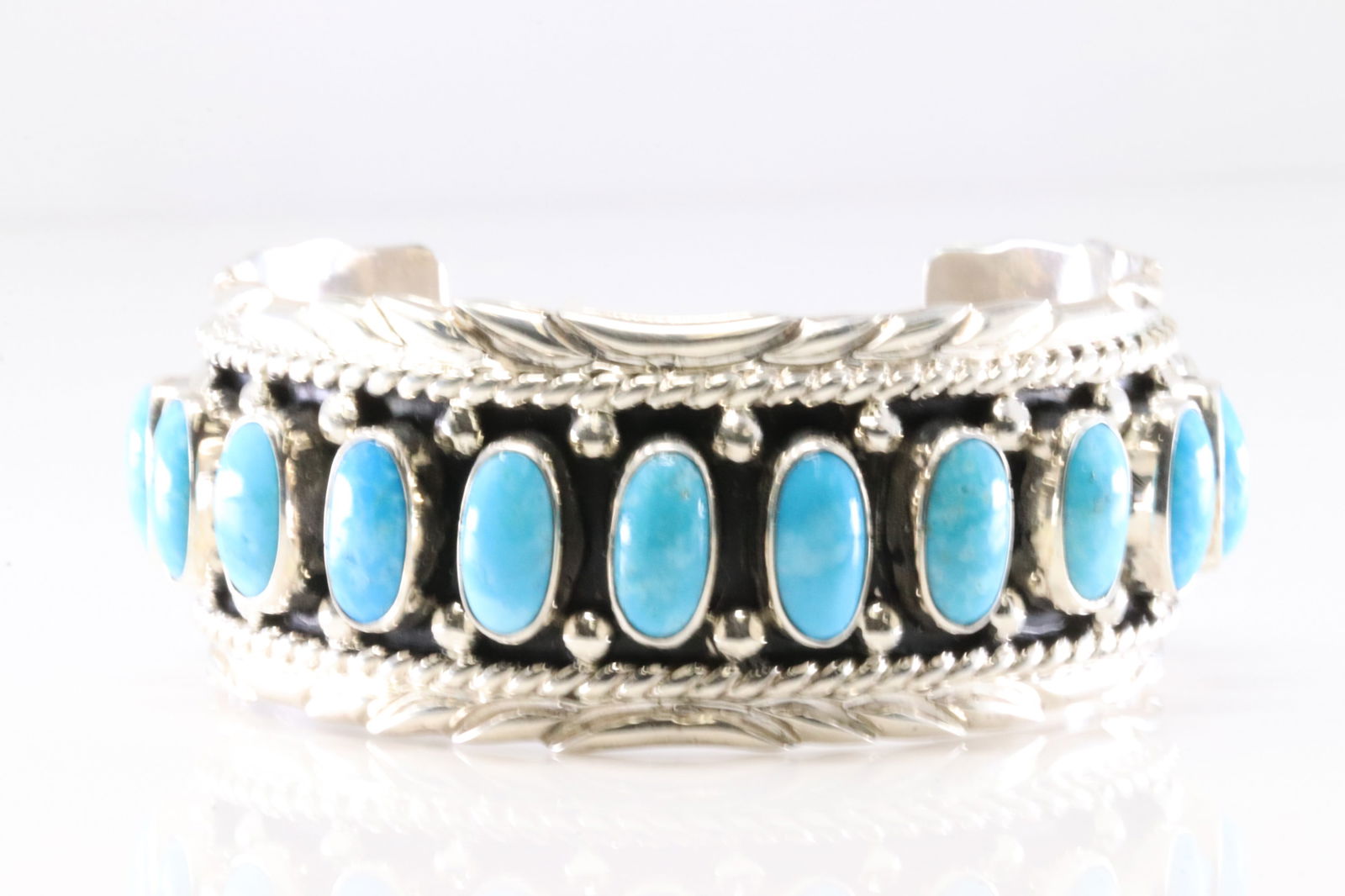 Native America Sterling Silver Turquoise Bracelet Cuff. (1 of 4)