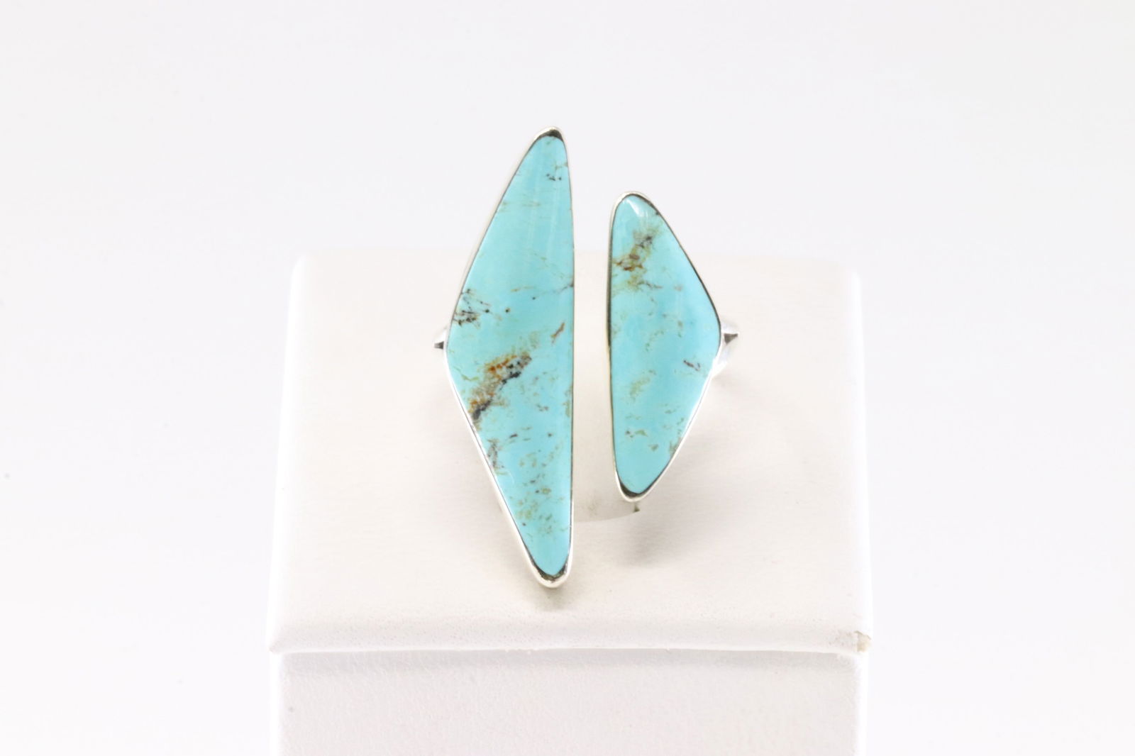 America Sterling Silver Turquoise Ring.: This is a America Sterling Silver Turquoise Ring. Ring size: 7.50.