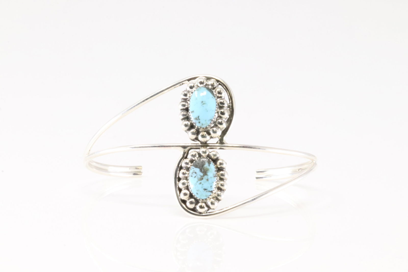 Native America Sterling Silver Turquoise Bracelet Cuff.: This is a Native America Sterling Silver Turquoise Bracelet Cuff.