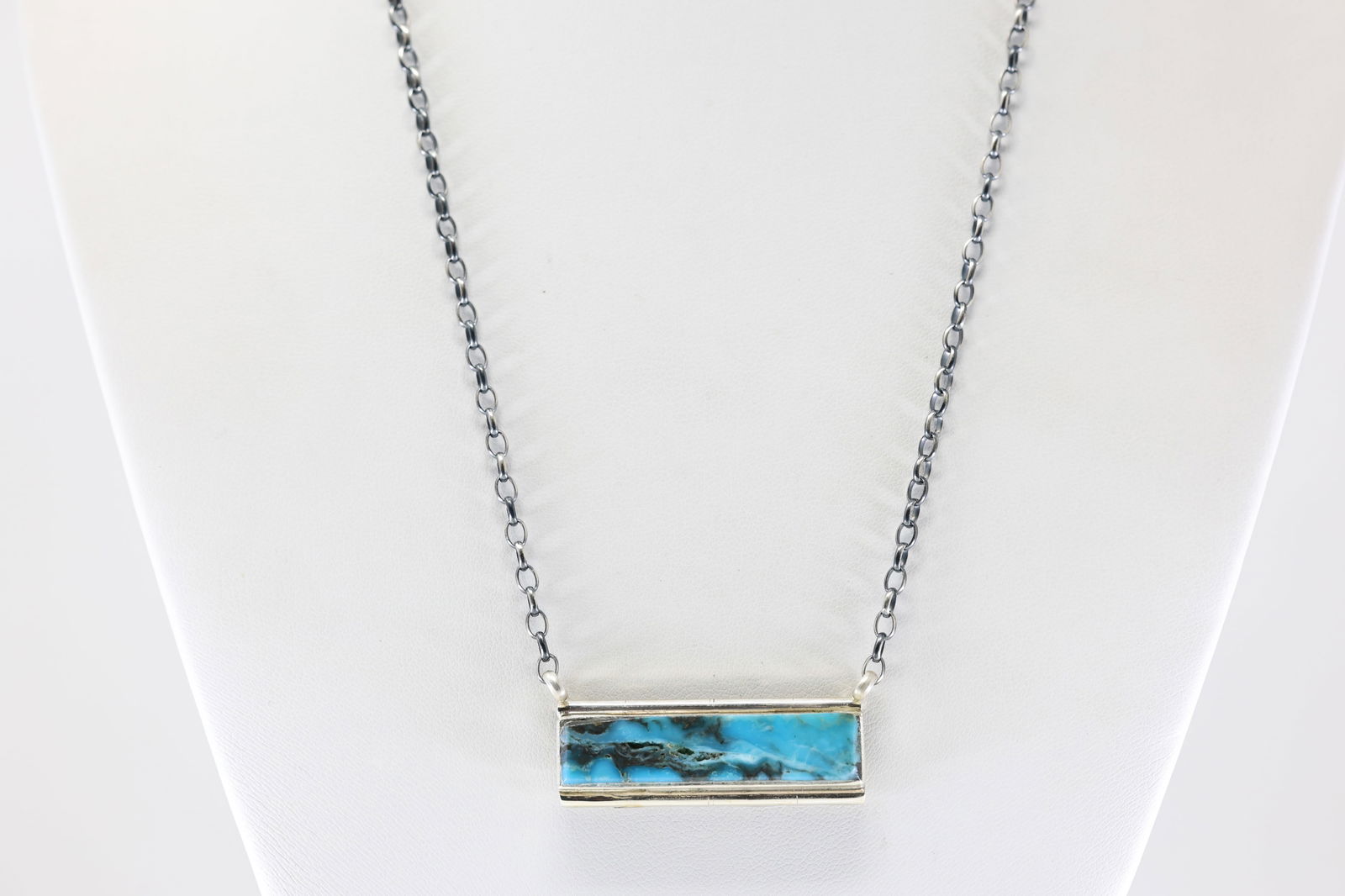 Native America Navajo Sterling Silver Kingman Turquoise Necklace By Steve Francisco.: This is a Native America Navajo Sterling Silver Kingman Turquoise Necklace By Steve Francisco. Necklace length: 18.00"
