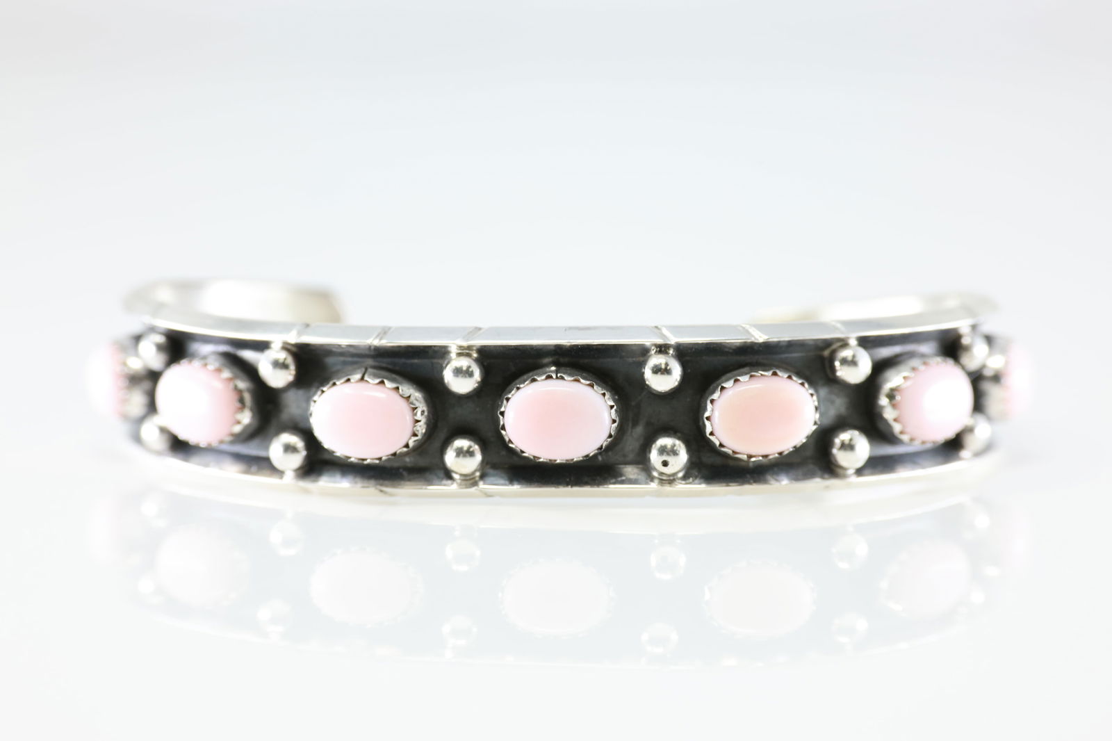 Native America Navajo Sterling Silver Pink Conch Shell Bracelet Cuff By Reed Charley. (1 of 4)