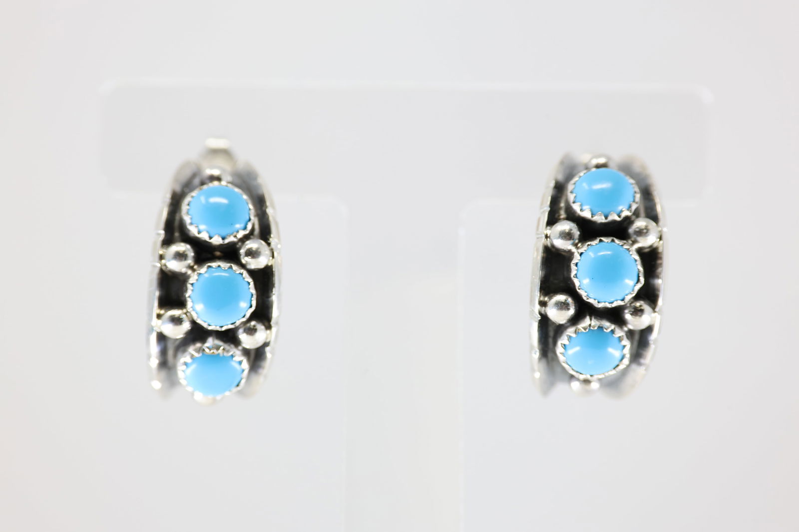Native America Navajo Sterling Silver Kingman Turquoise Hoop Earring's By Reed Charley.: This is a Native America Navajo Sterling Silver Kingman Turquoise Hoop Earring's By Reed Charley.