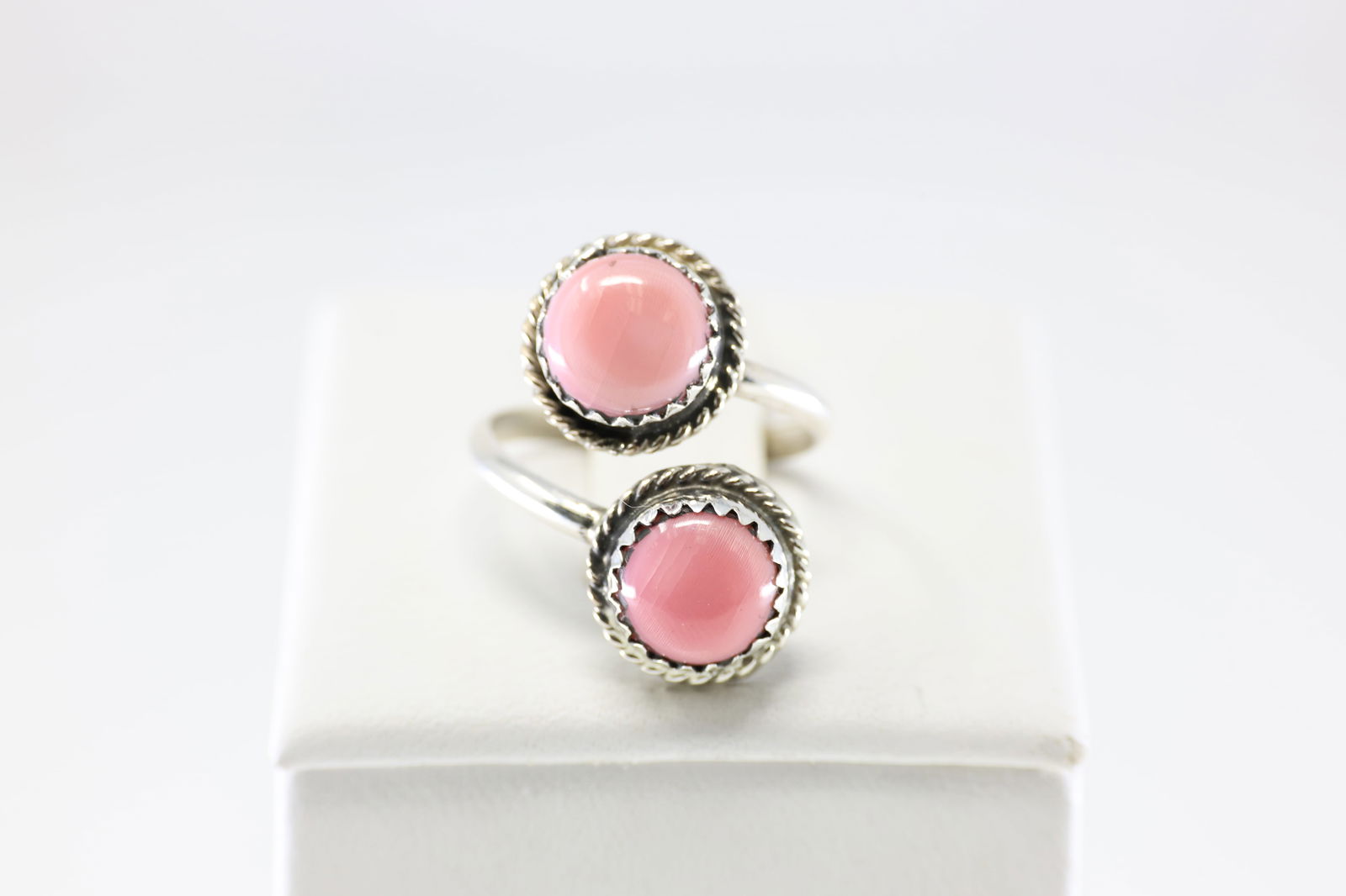 Native America Navajo Sterling Silver Pink Conch Ring By Esther White. (1 of 3)