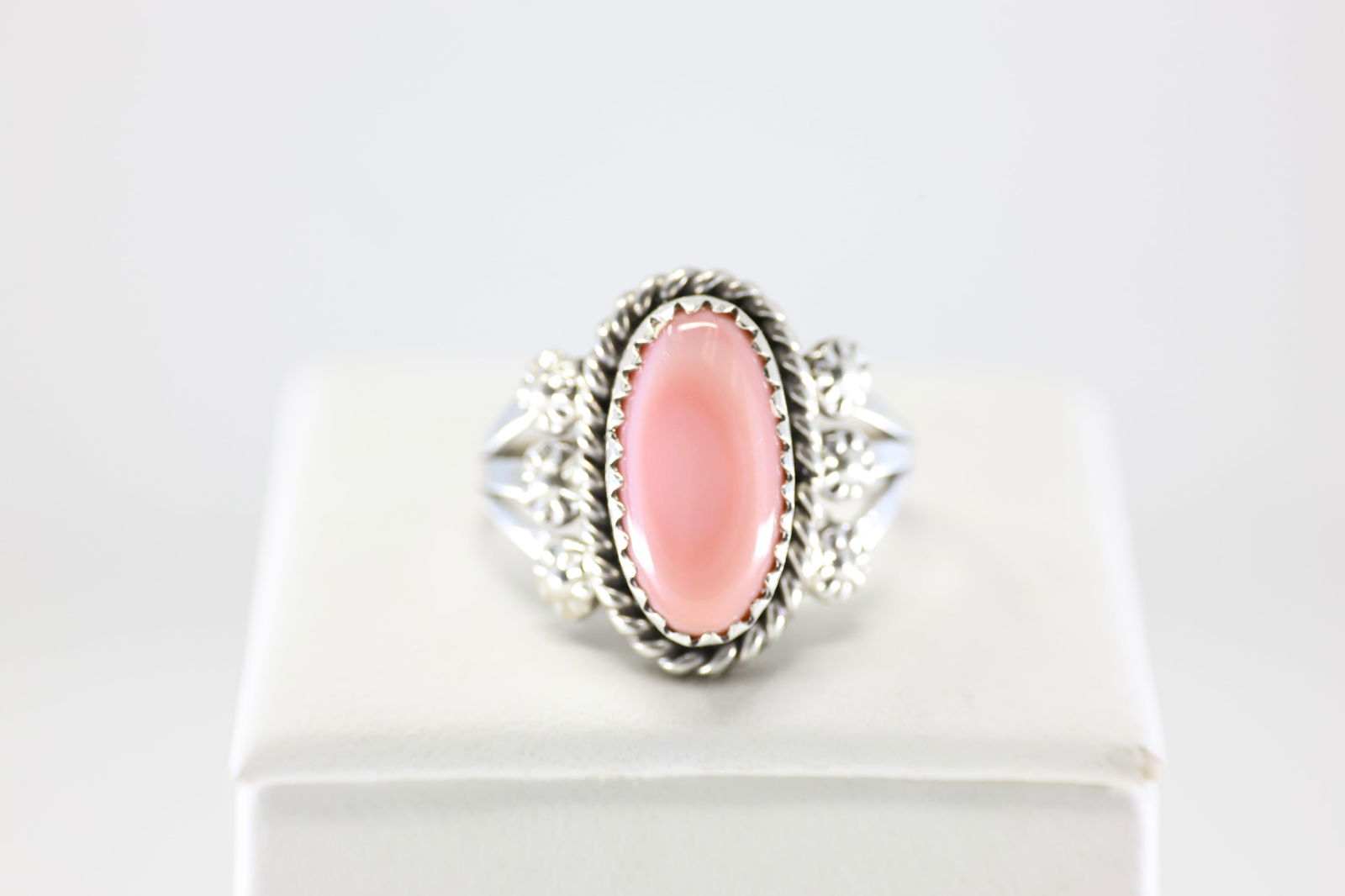Native America Navajo Sterling Silver Pink Conch Shell Ring By Marita Martinez. (1 of 3)