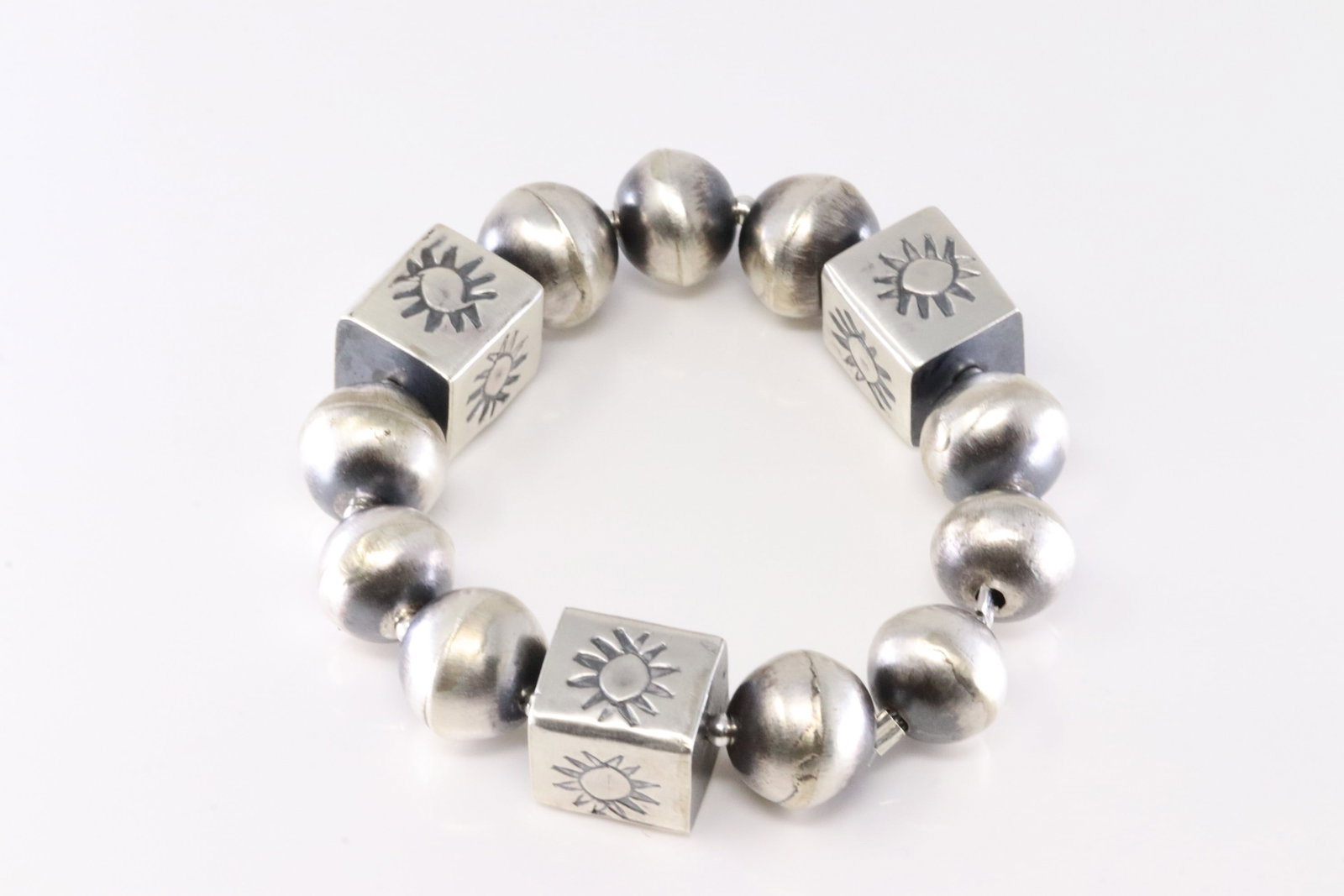 America Navajo Sterling Silver Stretch Pearl Beaded Bracelet. (1 of 3)