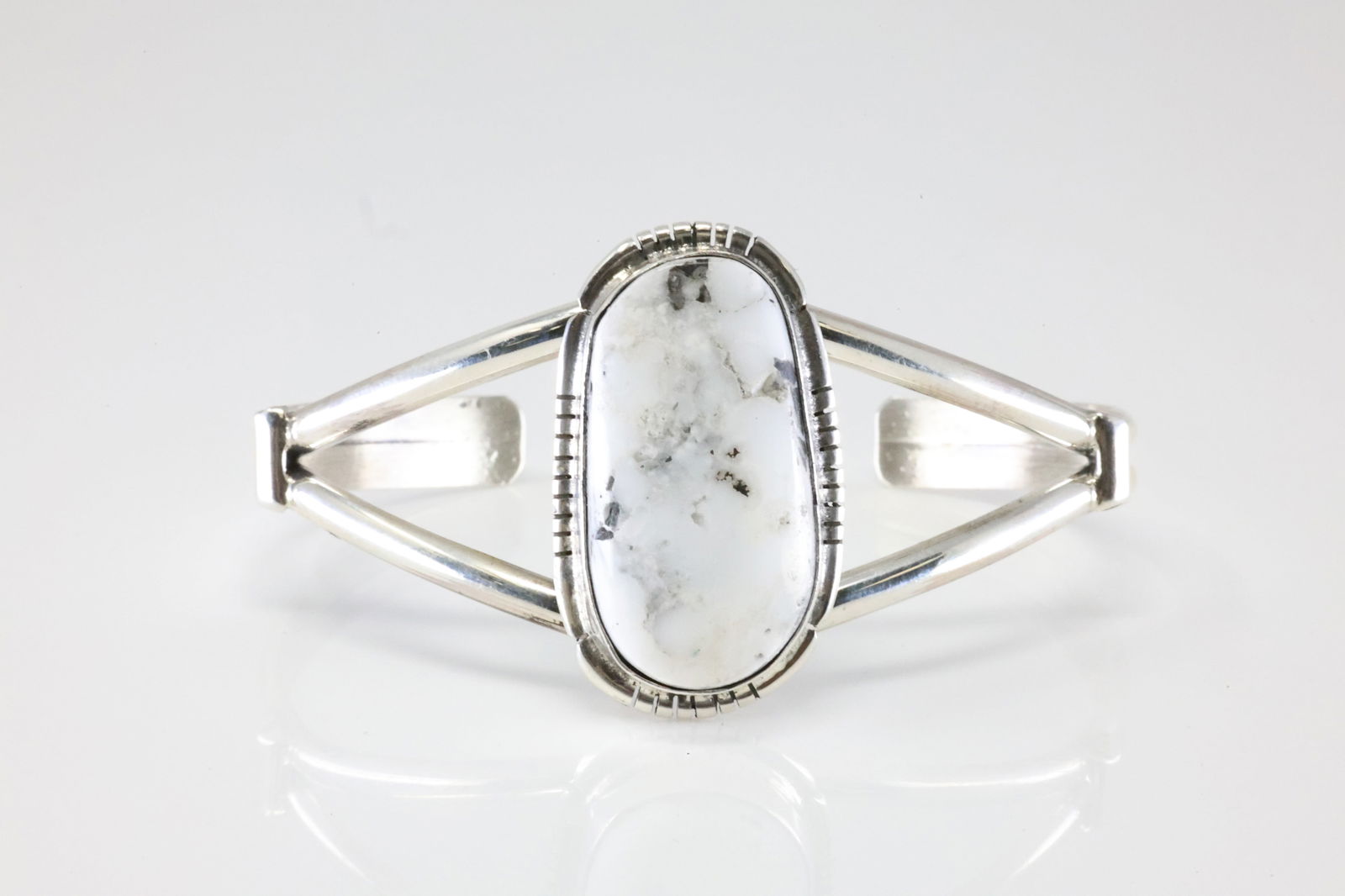 Native America Navajo Sterling Silver White Buffalo Bracelet Cuff By S.E. (1 of 4)