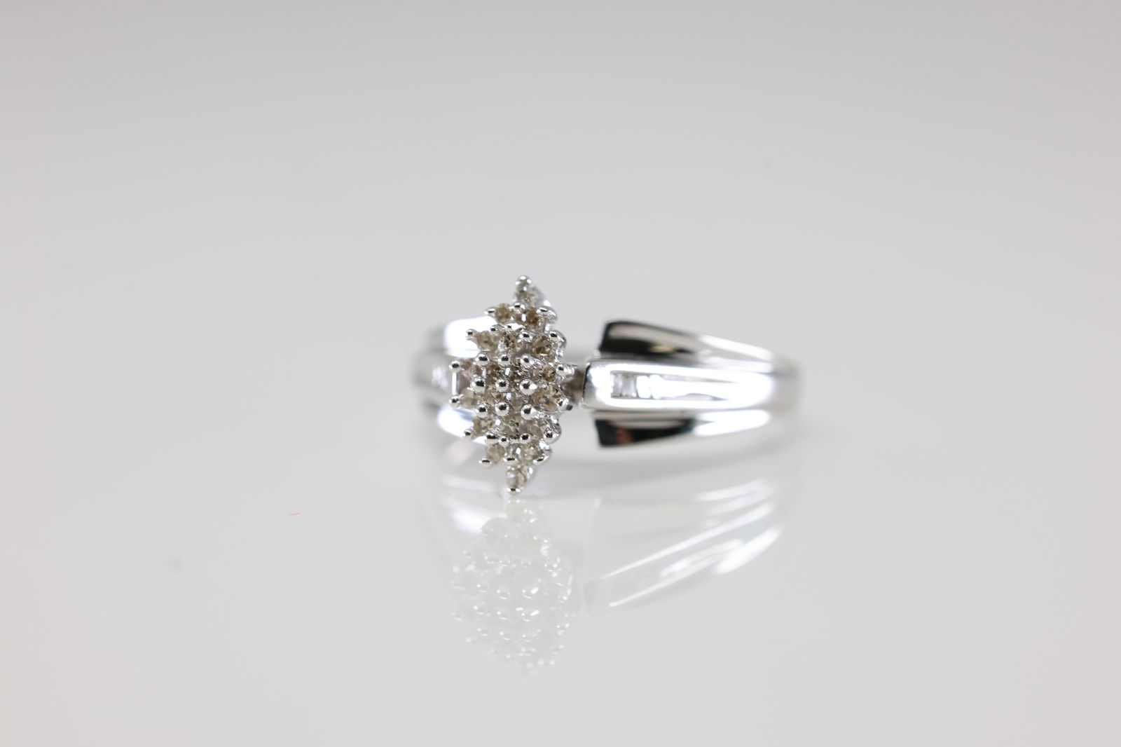 Diamond Ring 10Kt. - 3