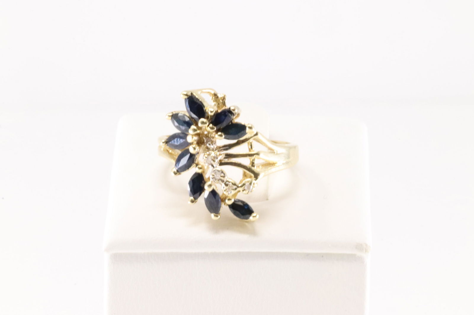 Sapphire & Diamond Ring 14Kt. (1 of 4)