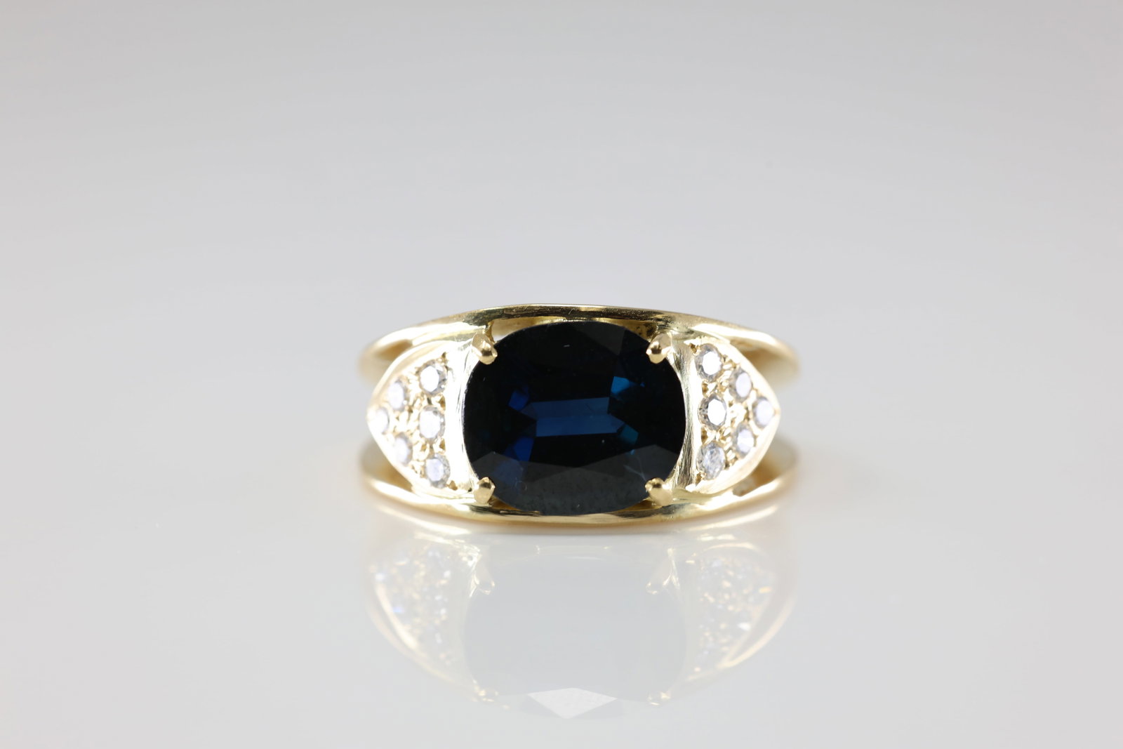 Sapphire & Diamond Ring 14Kt. (1 of 4)