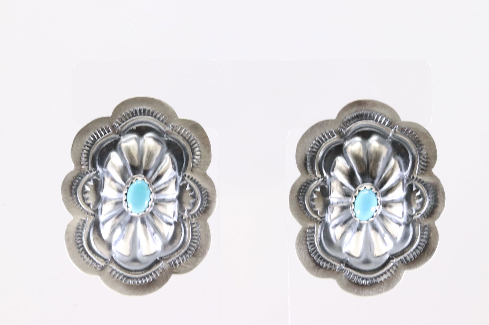 America Sterling Silver Kingman Turquoise Cocnh Post Earring's.: This is a America Sterling Silver Kingman Turquoise Cocnh Post Earring's.