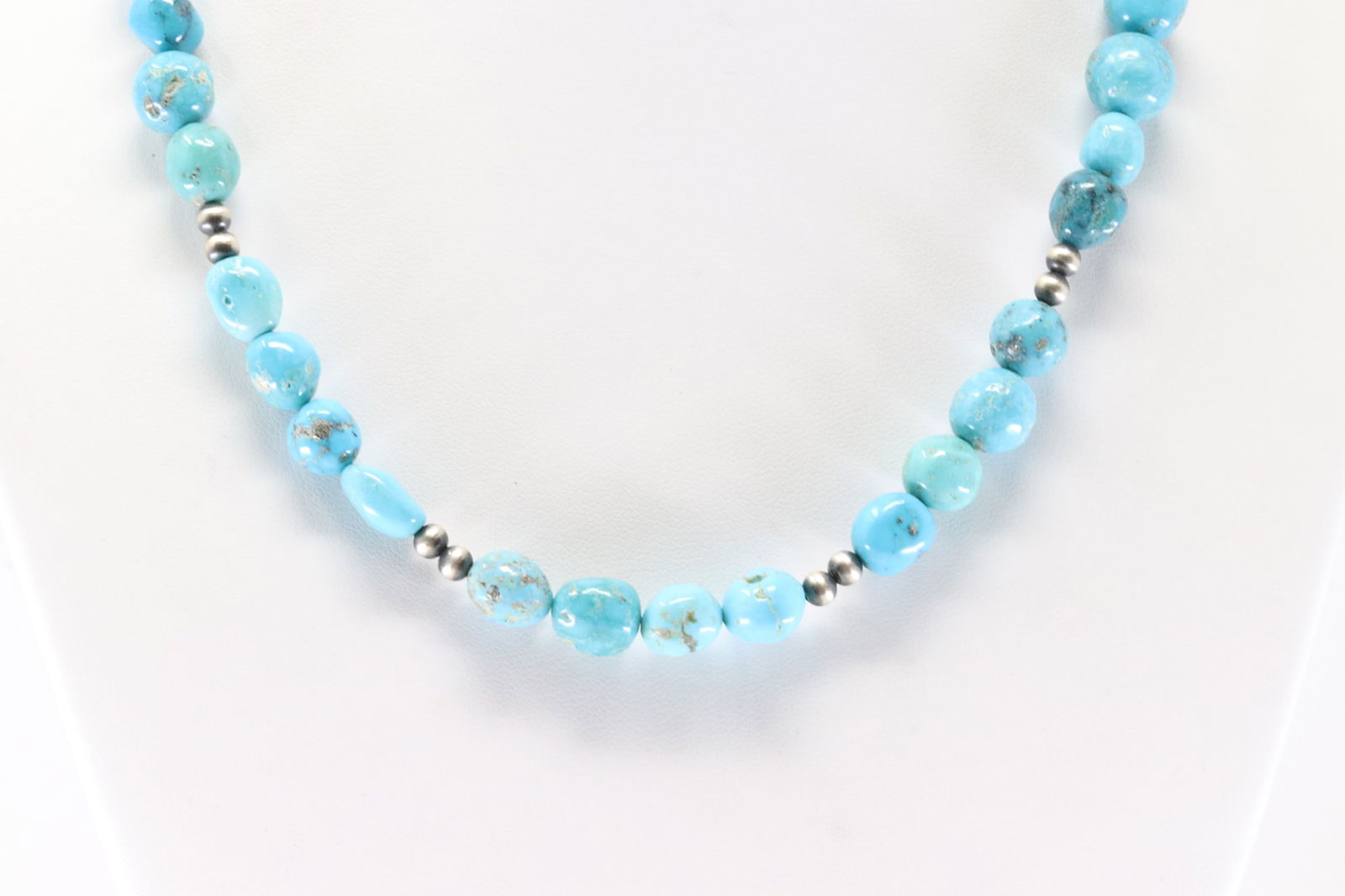 Native America Navajo Sterling Silver Pearl Beaded / Turquoise Necklace.: This is a Native America Navajo Sterling Silver Pearl Beaded / Turquoise Necklace. Necklace length: 18.00"