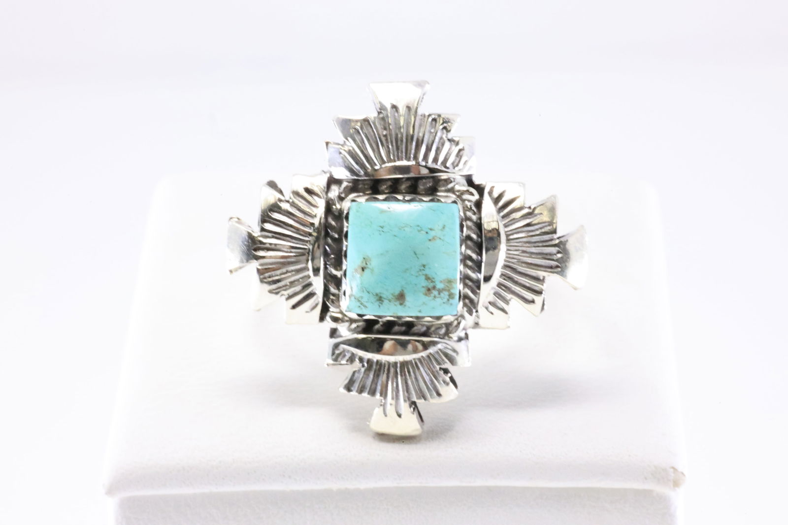 Native American Navajo Sterling Silver Turquoise Ring By Dorothy Lee.: This is a Native American Navajo Sterling Silver Turquoise Ring By Dorothy Lee. From R.B Company. Ring size: 8.50.