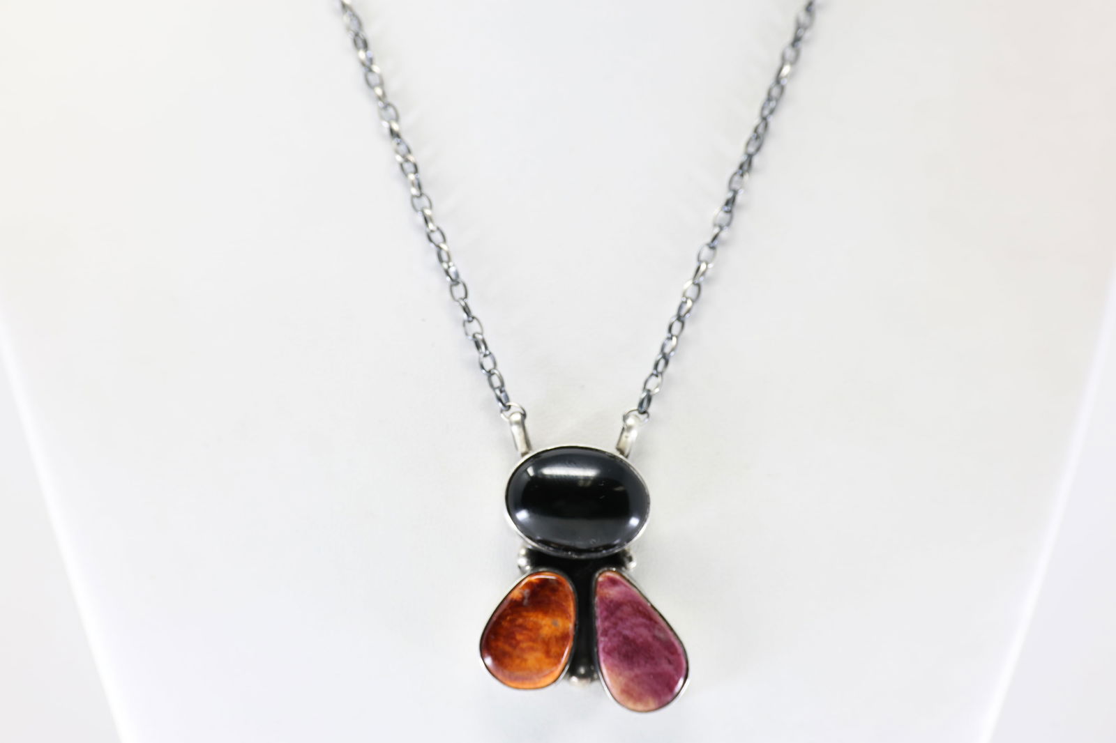 Native America Navajo Sterling Silver Multi-Color Stone Necklace By Donovan Skeets.: This is a Native America Navajo Sterling Silver Multi-Color Stone Necklace By Donovan Skeets. Necklace length: 16.00"