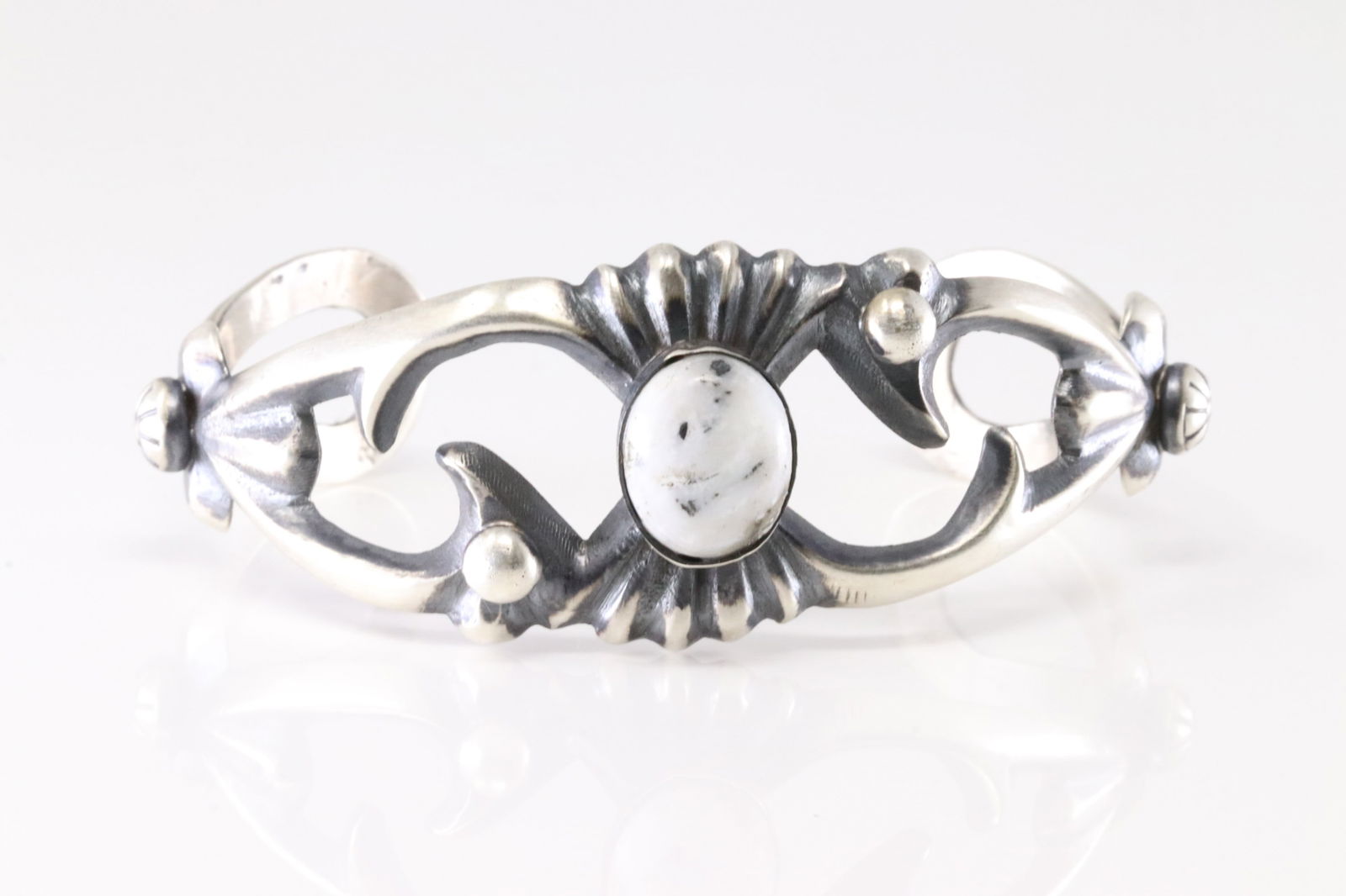 Native America Navajo Sterling Silver White Buffalo Bracelet Cuff By Chimnes Butto. (1 of 4)