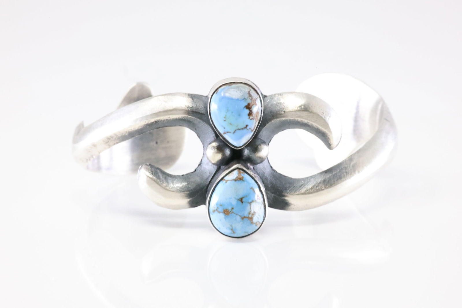 Native America Navajo Sterling Silver Golden Hill Turquoise Bracelet Cuff By Chimney Butte.: This is a Native America Navajo Sterling Silver Golden Hill Turquoise Bracelet Cuff By Chimney Butte.