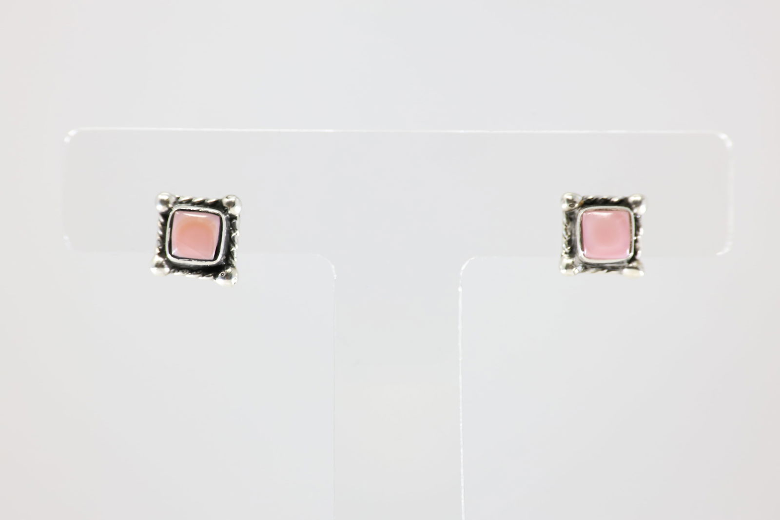 America Sterling Silver Pink Conch Shell Post Earring's.: This is a America Sterling Silver Pink Conch Shell Post Earring's.