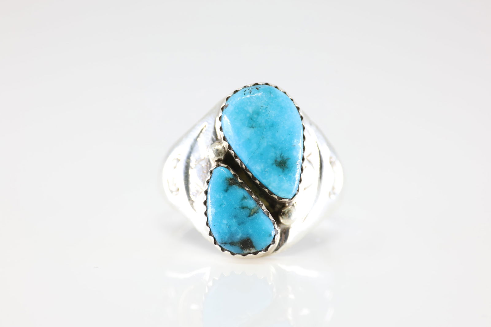 Native America Navajo Sterling Silver Turquoise Ring By ML.: This is a Native America Navajo Sterling Silver Turquoise Ring By ML. Stamp ML. Ring Size: 10.50.