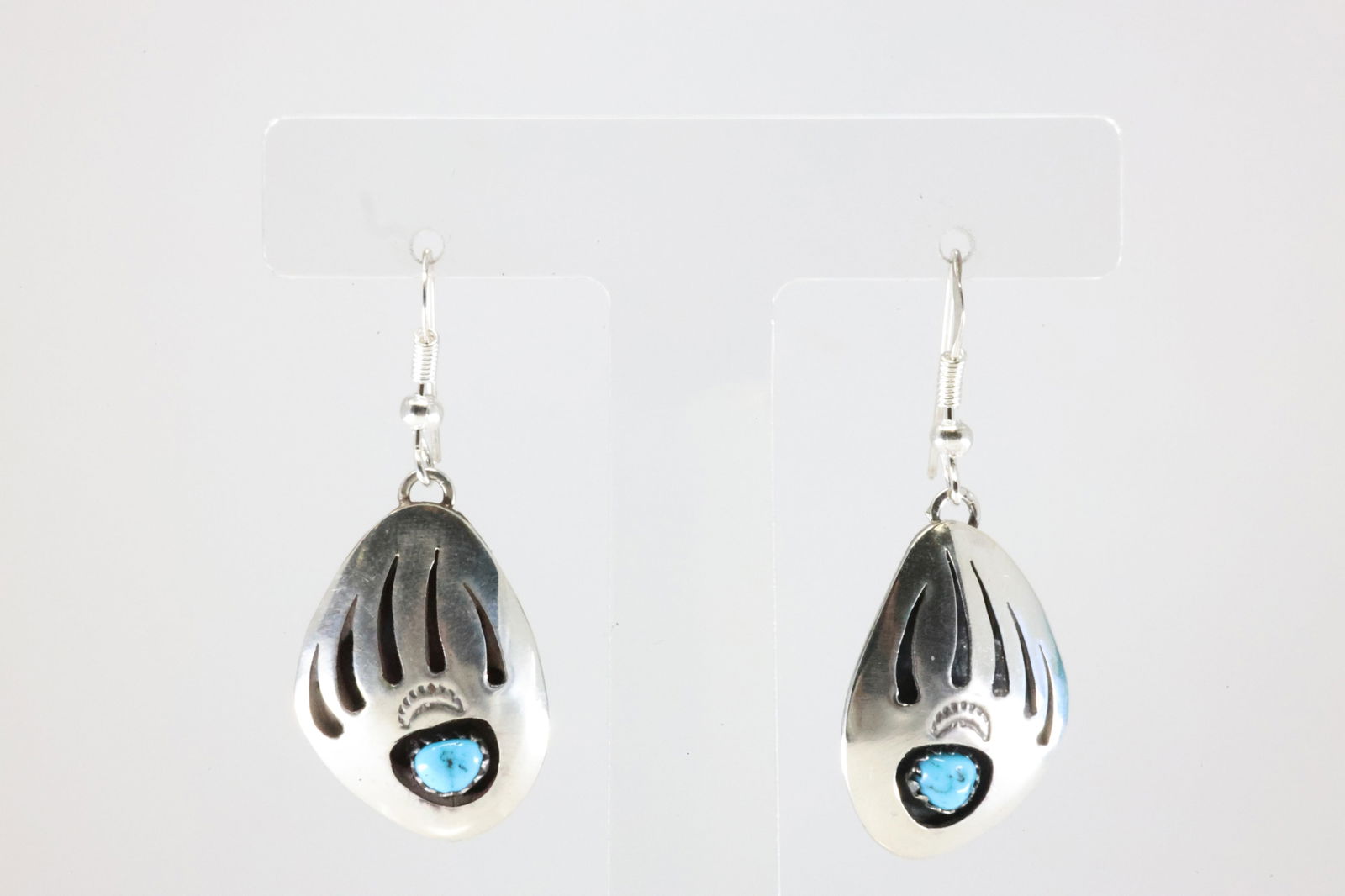 Native America Navajo Sterling Silver Bear Paw Turquoise Dangling Earring's By Ervin Begay.: This is a Native America Navajo Sterling Silver Bear Paw Turquoise Dangling Earring's By Ervin Begay. Stamp B.