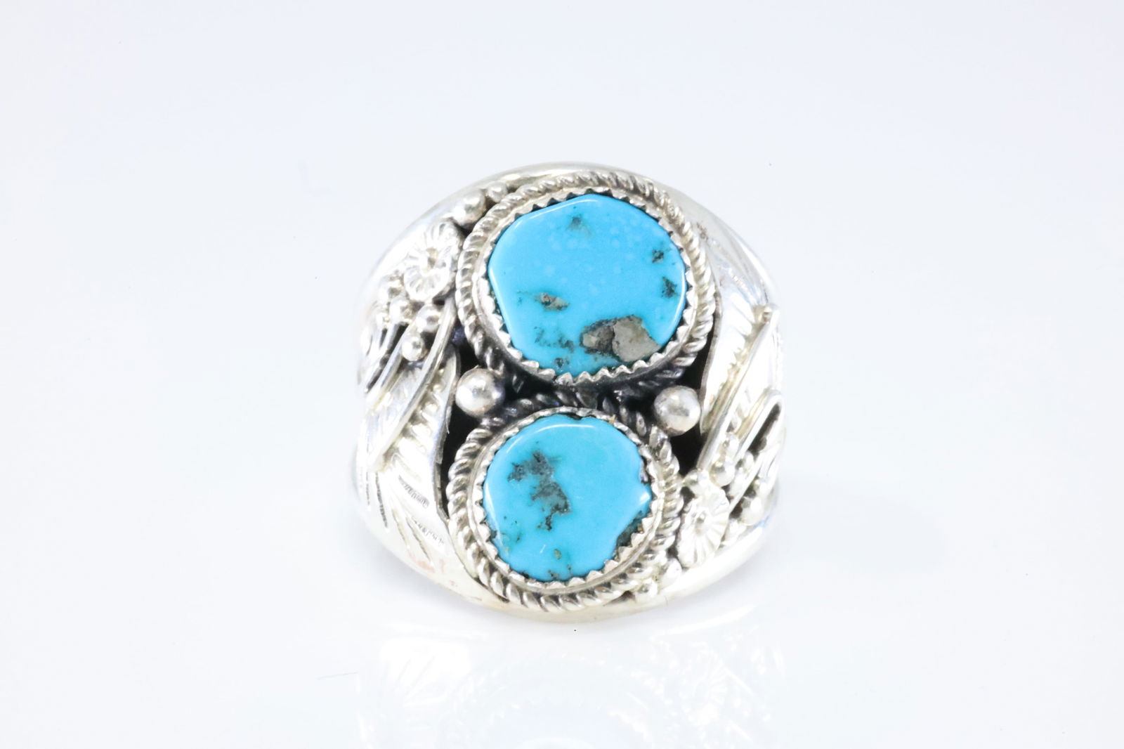 Native America Navajo Sterling Silver Turquoise Ring By L.Spencer.: This is a Native America Navajo Sterling Silver Turquoise Ring By L.Spencer. Stamp L. Spencer. Ring size: 11.50.