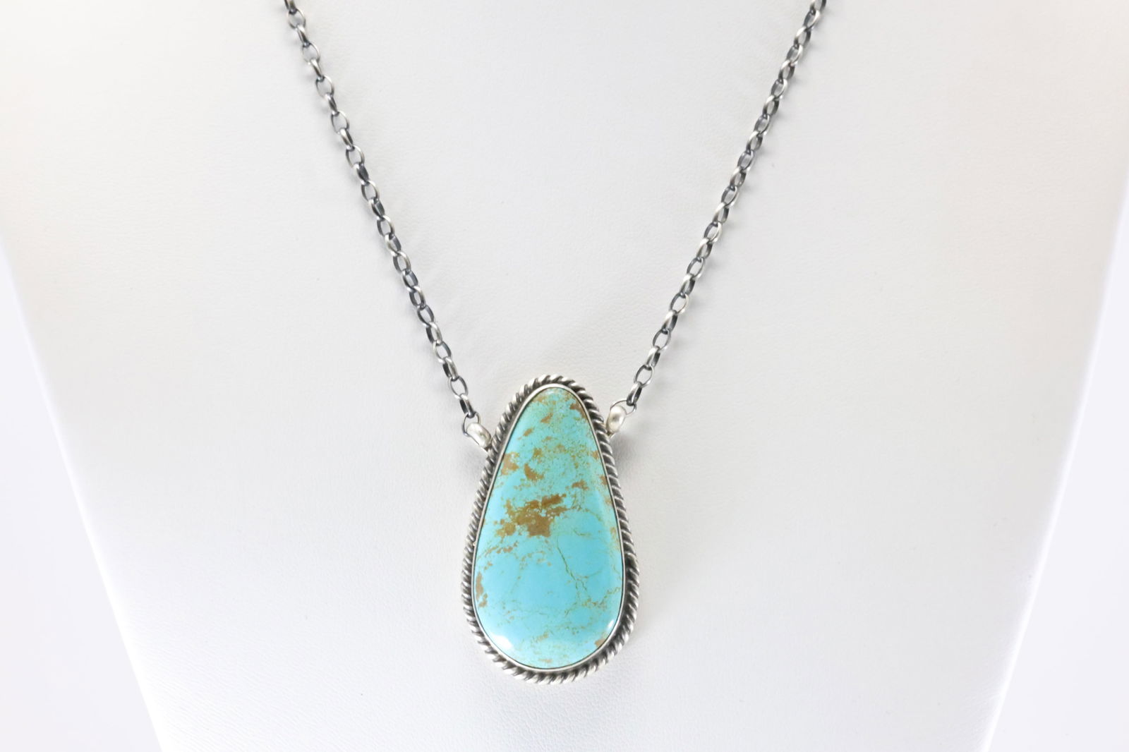 Native America Navajo Sterling Silver Kingman Turquoise Necklace By Johnny Dixon.: This is a Native America Navajo Sterling Silver Kingman Turquoise Necklace By Johnny Dixon. Stamp Dixon. Necklace Length: 16.00.