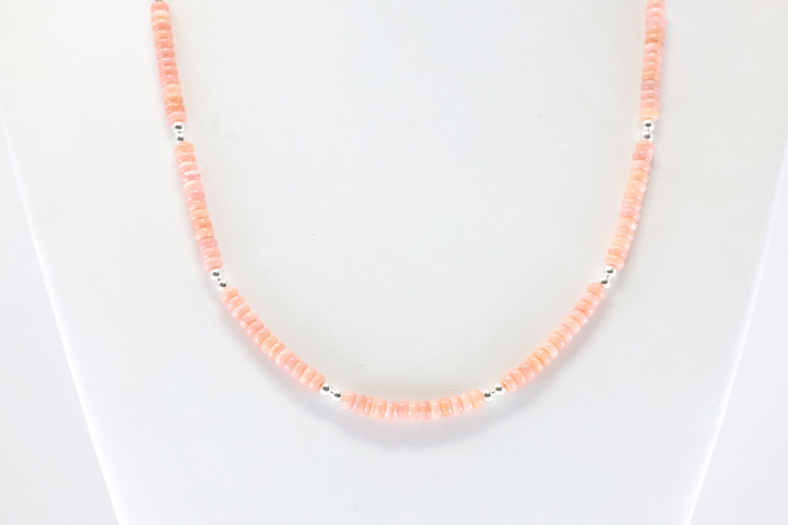 America Sterling Silver Pearl Beaded / Pink Conch Shell Necklace.: This is a America Sterling Silver Pearl Beaded / Pink Conch Shell Necklace. Necklace Length: 18.00"