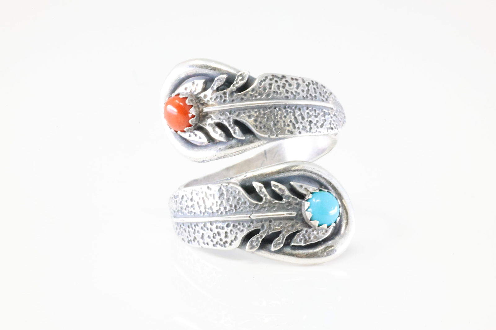 Native America Navajo Sterling Silver Coral & Turquoise Ring By Kenny Lonjose.: This is a Native America Navajo Sterling Silver Coral & Turquoise Ring By Kenny Lonjose. Stamp Z. Ring Size: 7.25.