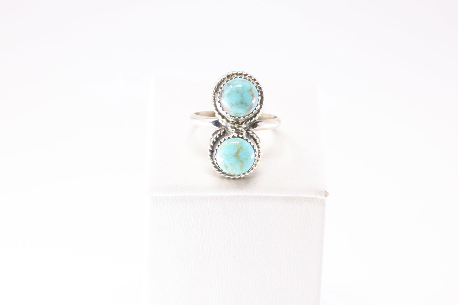 Native America Navajo Sterling Silver Turquoise Ring By EW.: This is a Native America Navajo Sterling Silver Turquoise Ring By EW. Stamp EW. Ring Size: 7.50.