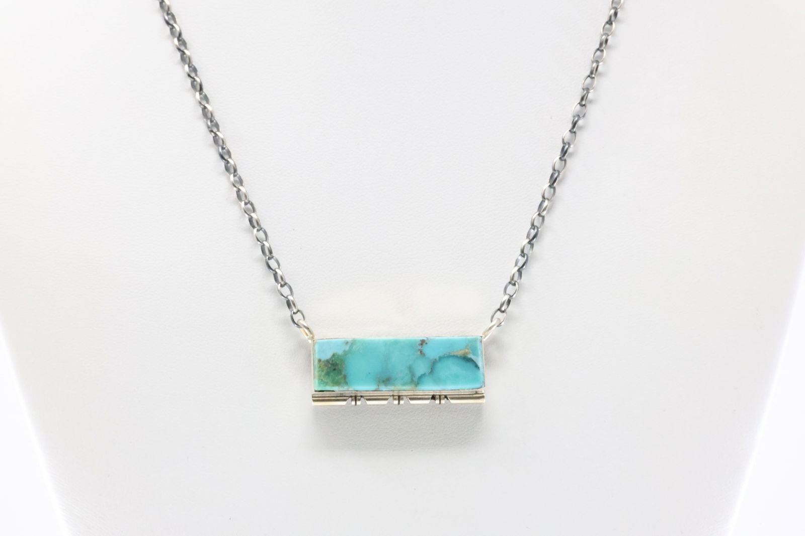 Native America Navajo Sterling Silver Kingman Turquoise Necklace By Steve Francisco.: This is a Native America Navajo Sterling Silver Kingman Turquoise Necklace By Steve Francisco. Stamp SF. Necklace Length: 16.00.