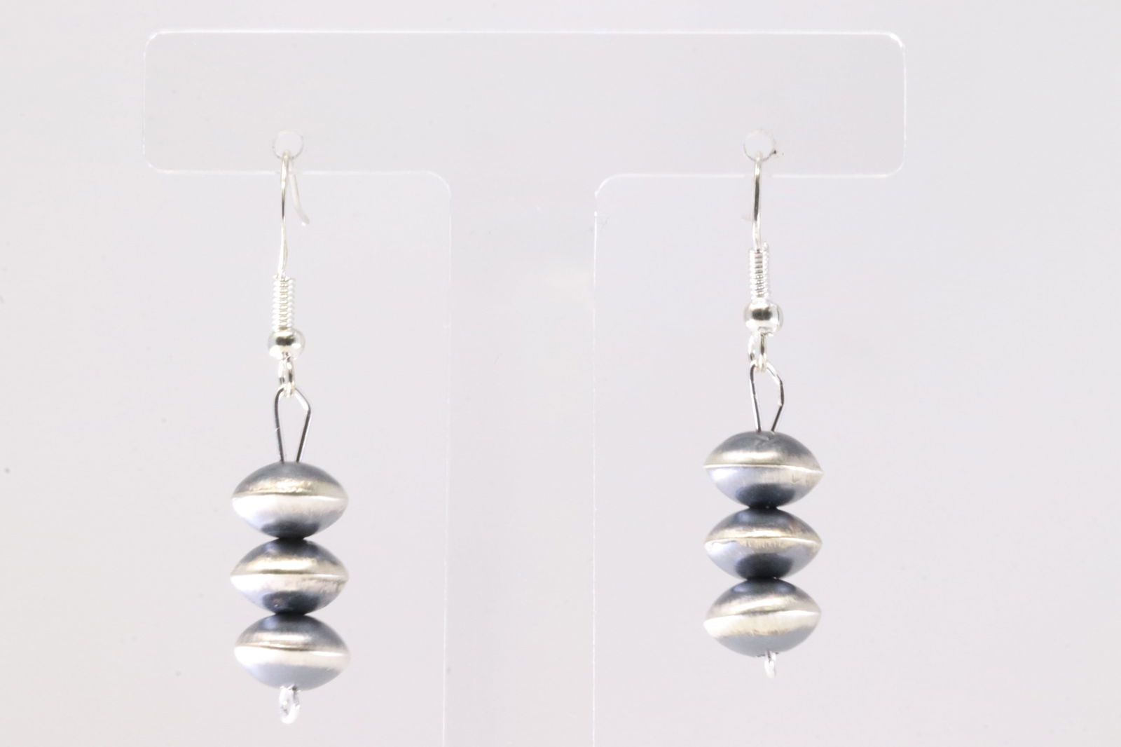 America Sterling Silver Solid Pearl Beaded Dangling Earring's.: This is a America Sterling Silver Solid Pearl Beaded Dangling Earring's.