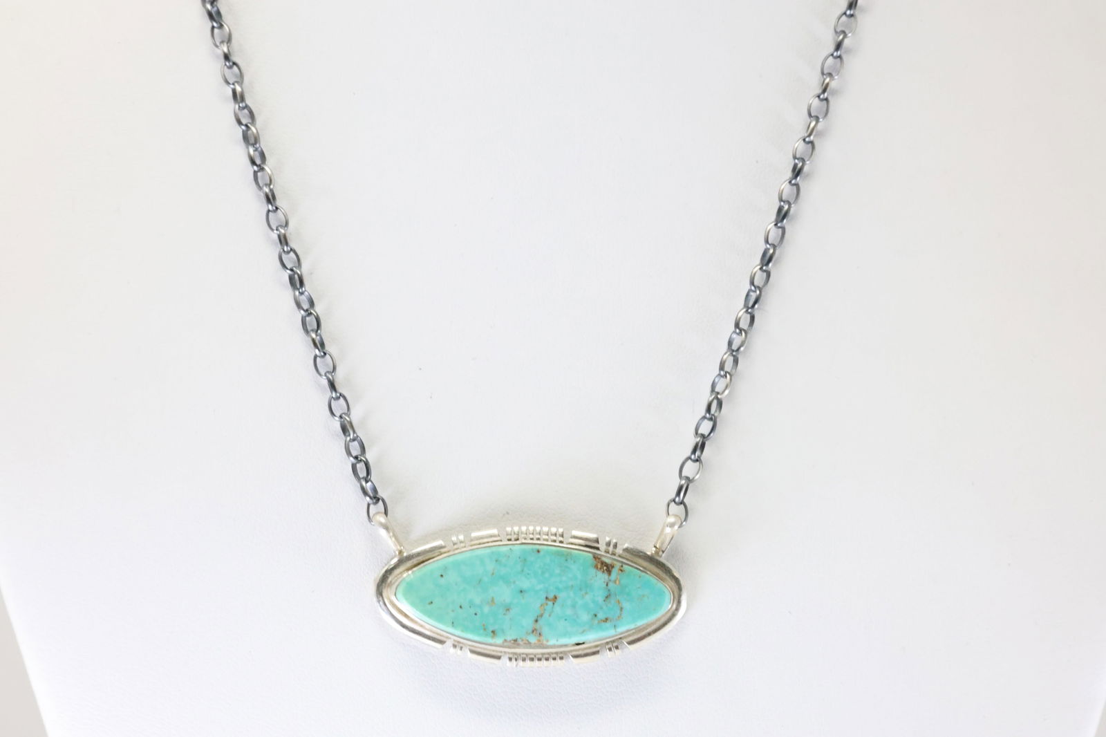 Native America Navajo Sterling Silver Kingman Turquoise Necklace By Steve Francisco.: This is a Native America Navajo Sterling Silver Kingman Turquoise Necklace By Steve Francisco. Stamp SF. Necklace Length: 16.00.