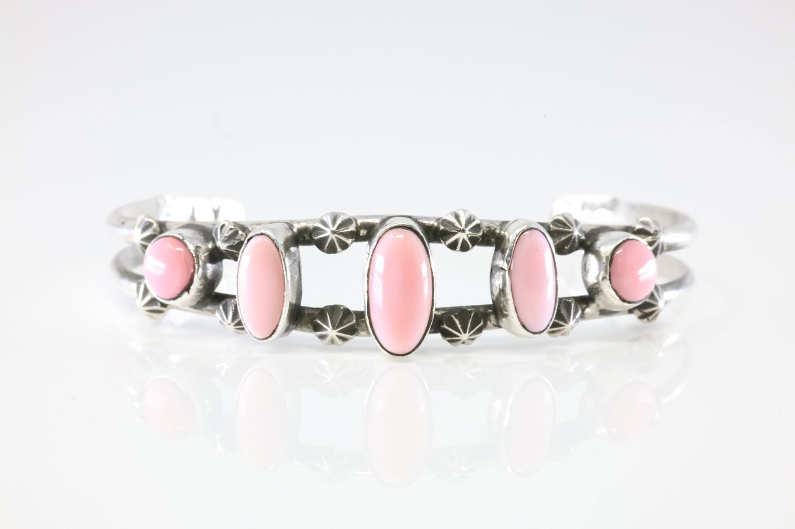 Native America Navajo Sterling Silver Pink Conch Shell Bracelet By A.Y. (1 of 4)