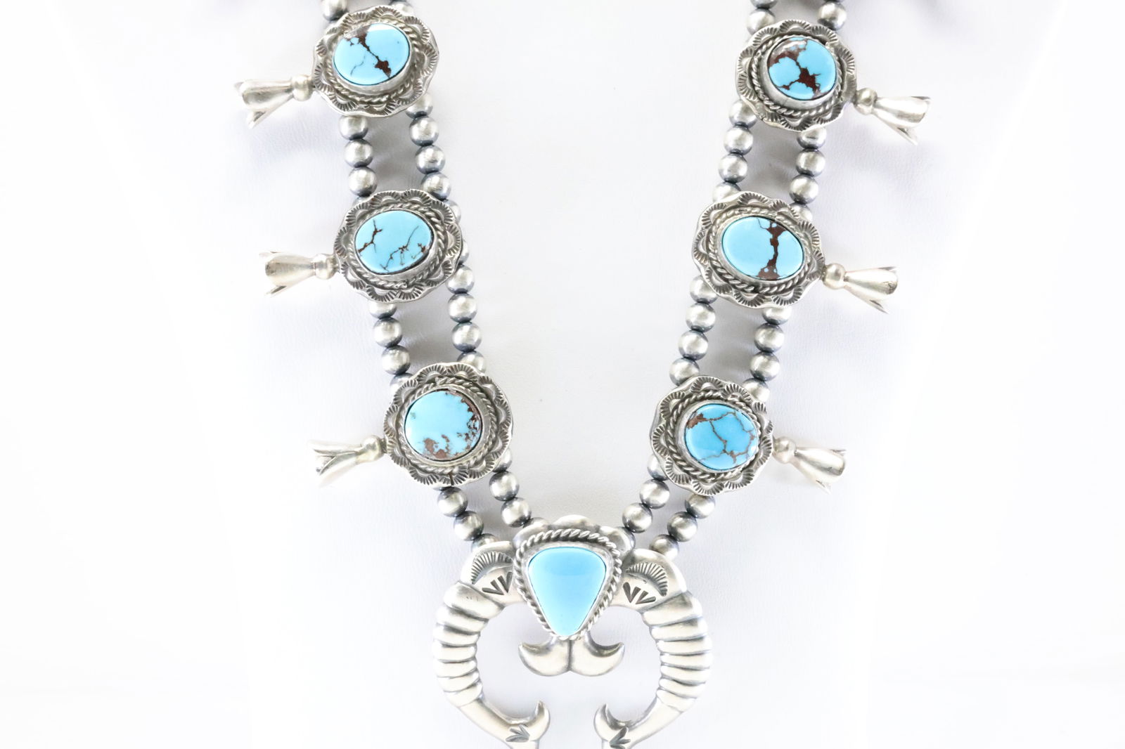 Native America Sterling Silver Kingman Turquoise Squash Blossom Necklace.: This is a Native America Sterling Silver Kingman Turquoise Squash Blossom Necklace. Necklace length: 22.00" Adjustable. Total weight: 91.18 Grams.