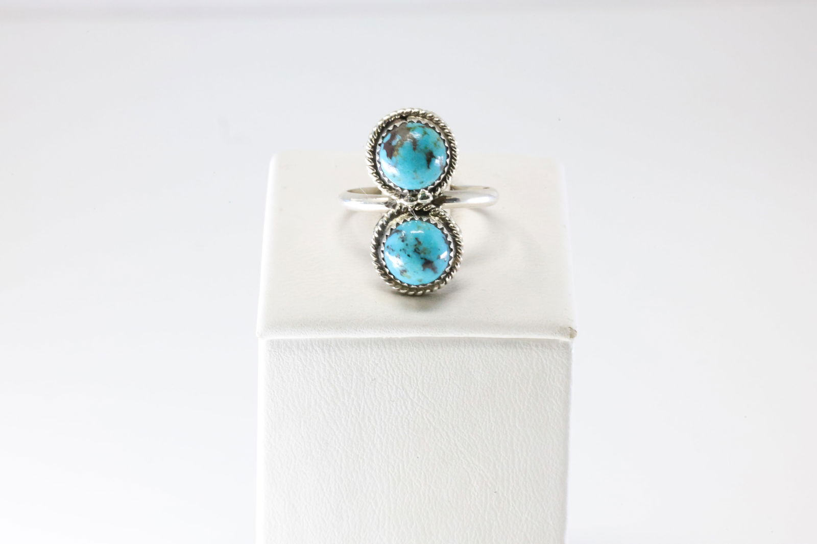 Native America Navajo Sterling Silver Turquoise Ring By EW.: This is a Native America Navajo Sterling Silver Turquoise Ring By EW. Stamp EW. Ring Size: 8.00.