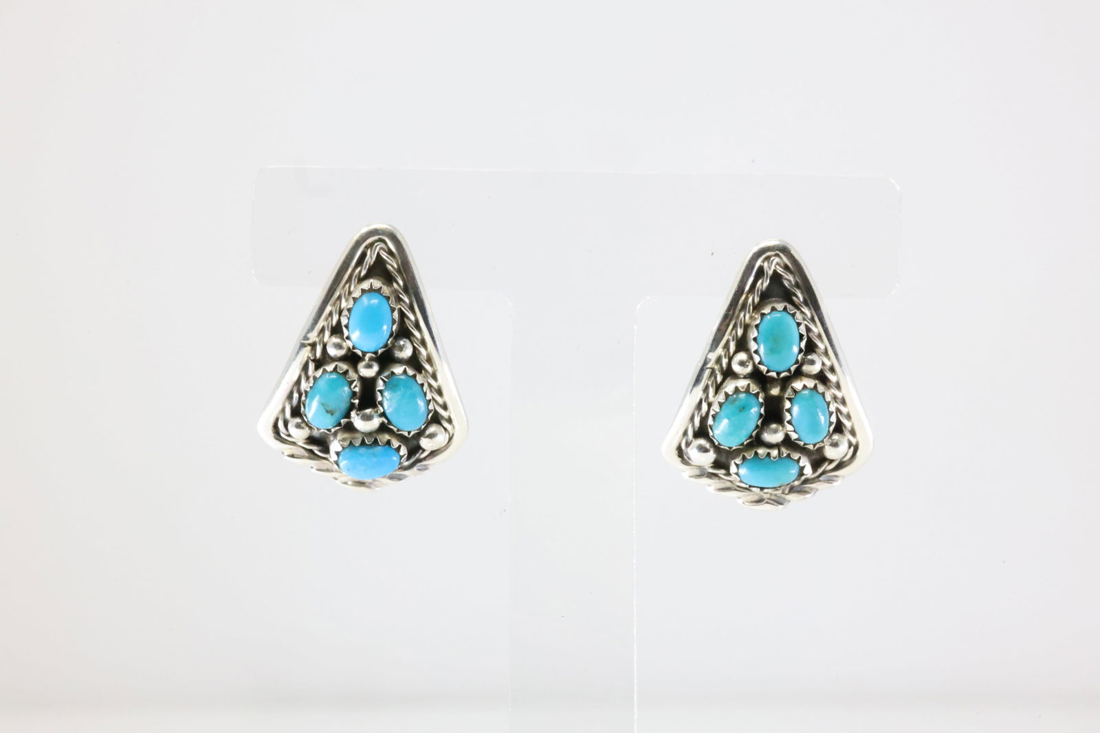 Native America Navajo Sterling Silver Kingman Turquoise Post Earring's By Melvin Chee.: This is a Native America Navajo Sterling Silver Kingman Turquoise Post Earring's By Melvin Chee. Stamp M Chee.