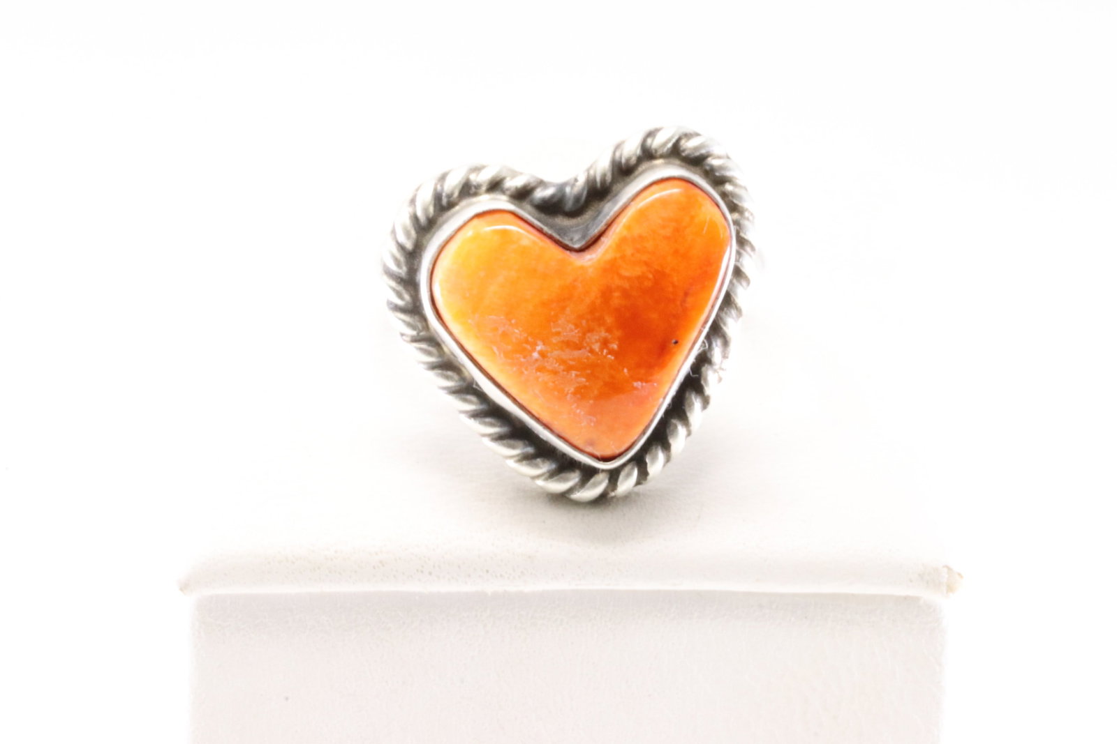 Native America Navajo Sterling Silver Spiny Oyster Heart Ring By C.: This is a Native America Navajo Sterling Silver Spiny Oyster Heart Ring By C. Ring size: 7.00.